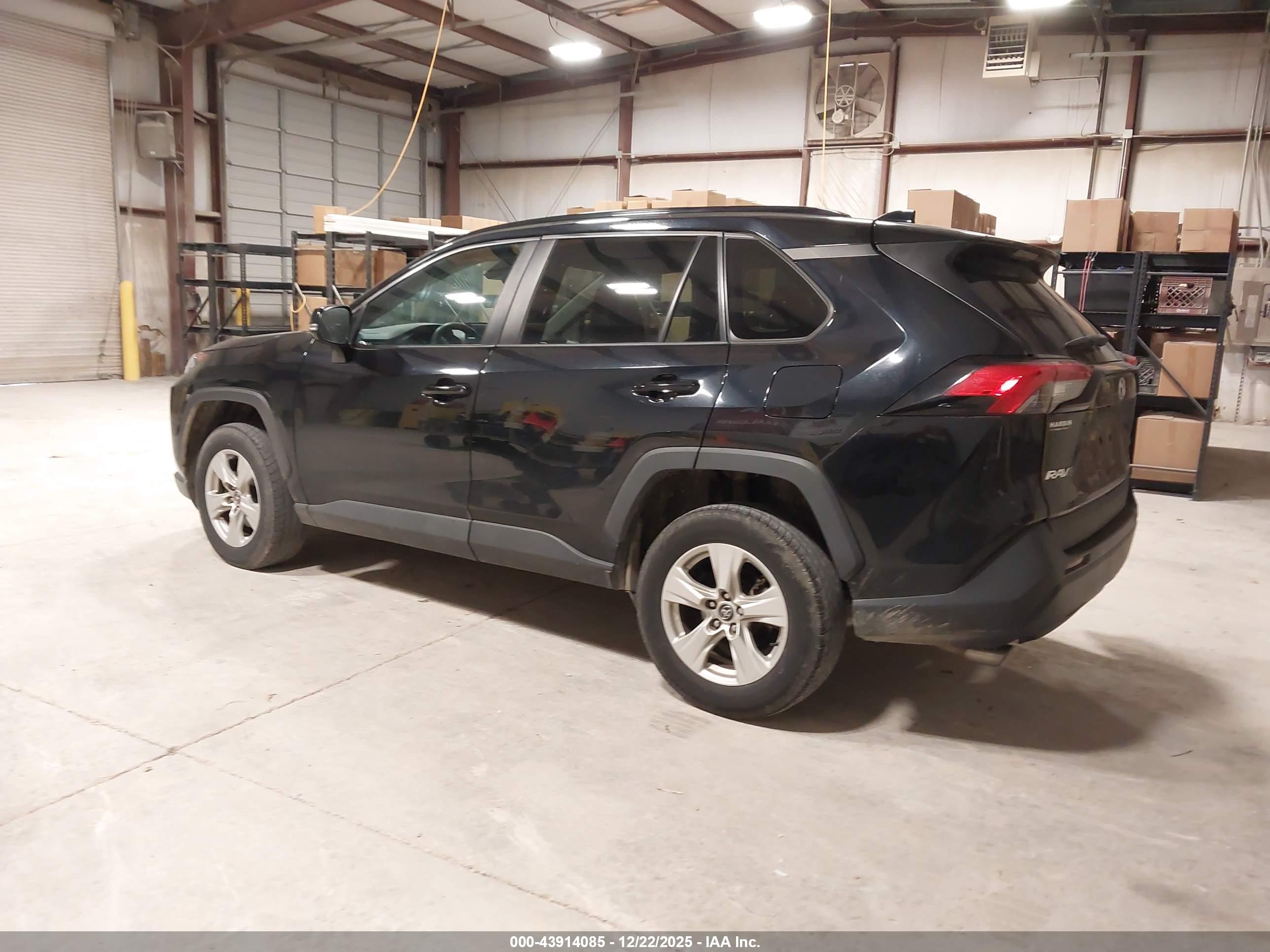 TOYOTA RAV4 image 3