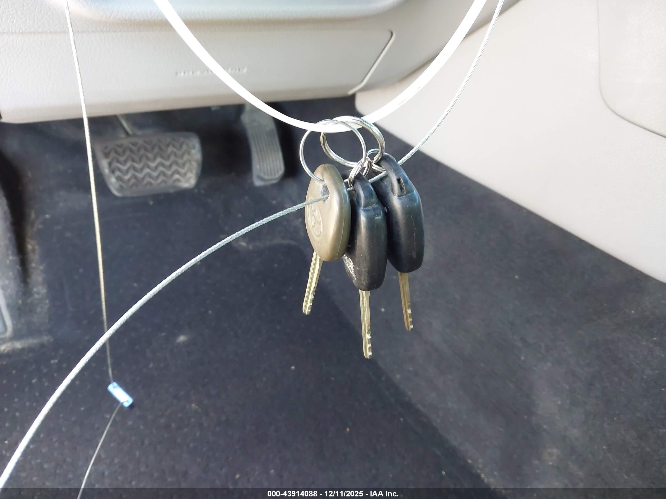 TOYOTA CAMRY image 11