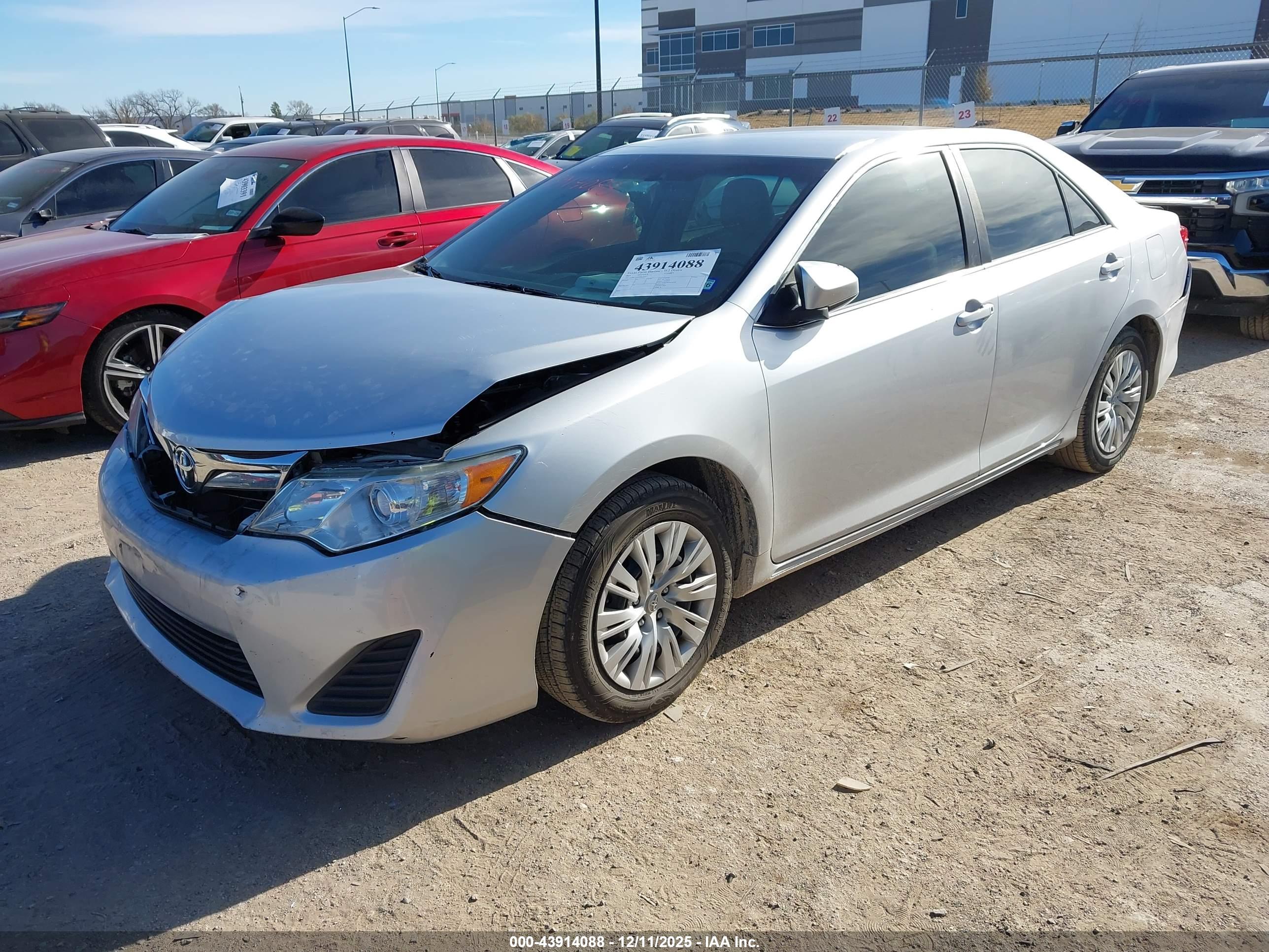 TOYOTA CAMRY image 2