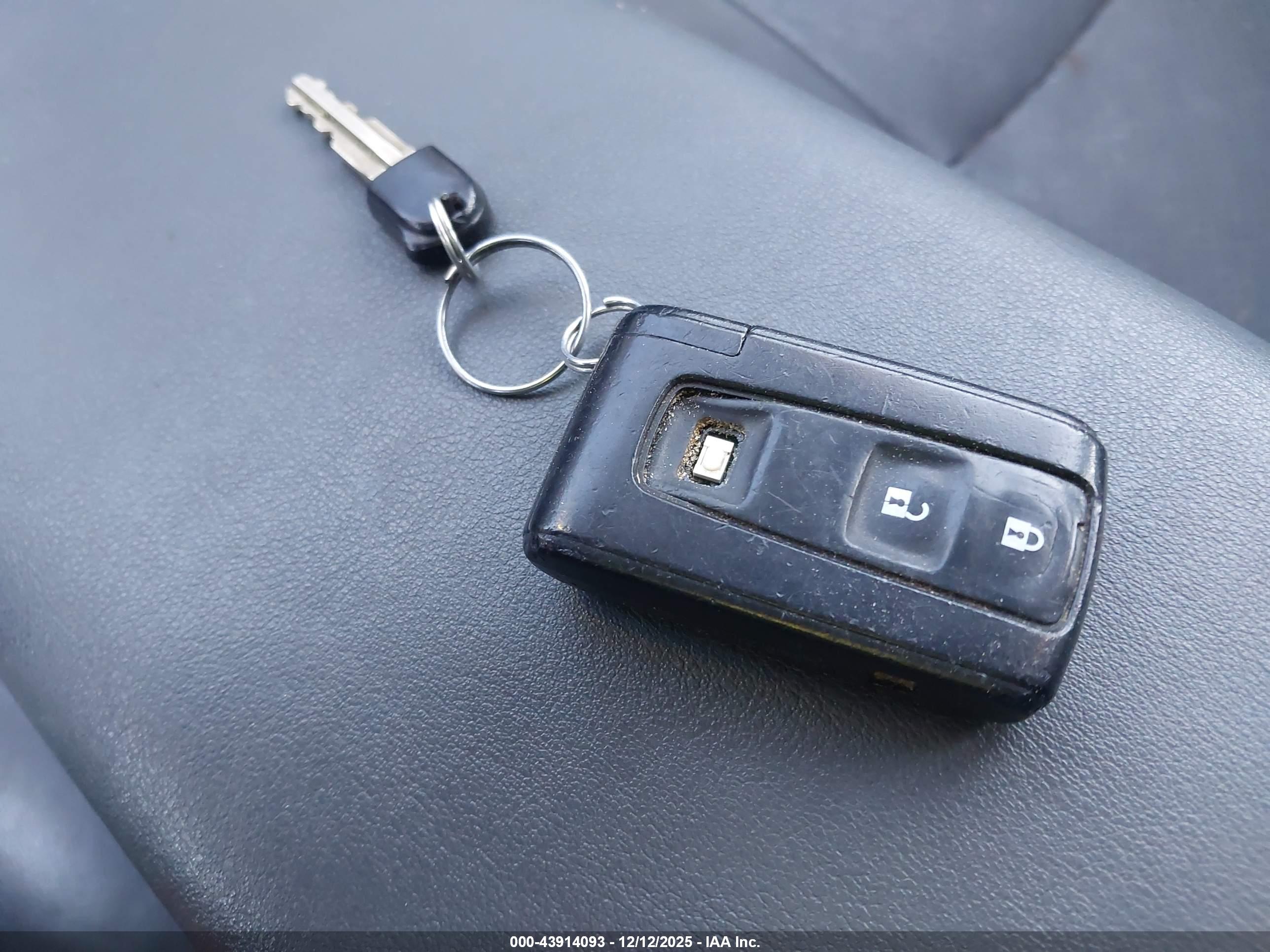 TOYOTA PRIUS image 11