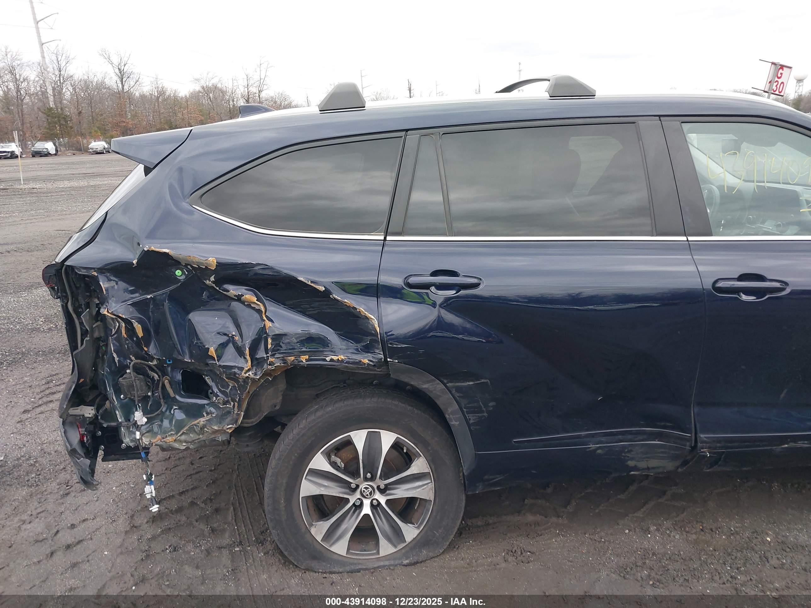 TOYOTA HIGHLANDER image 6