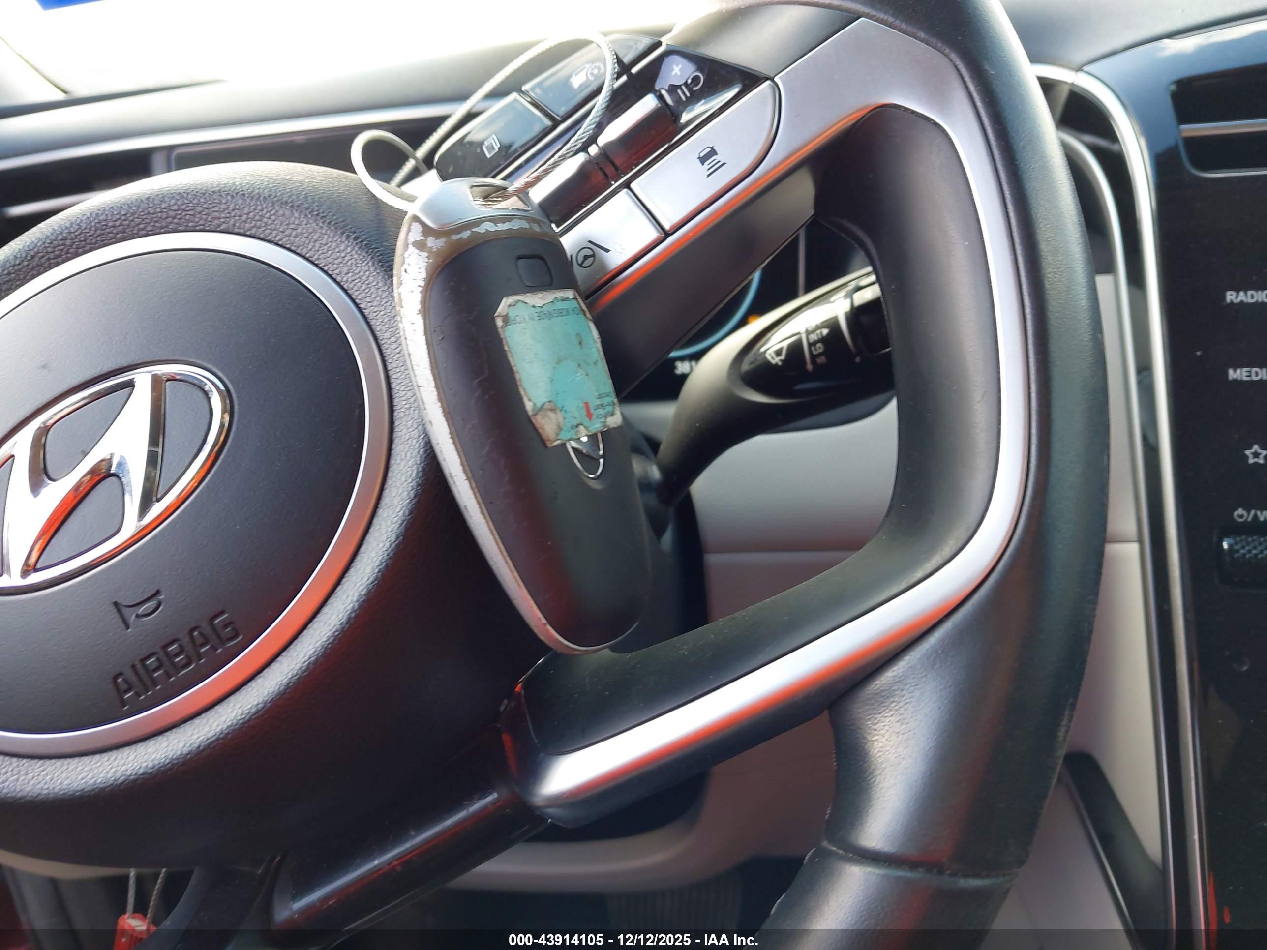 HYUNDAI TUCSON image 11