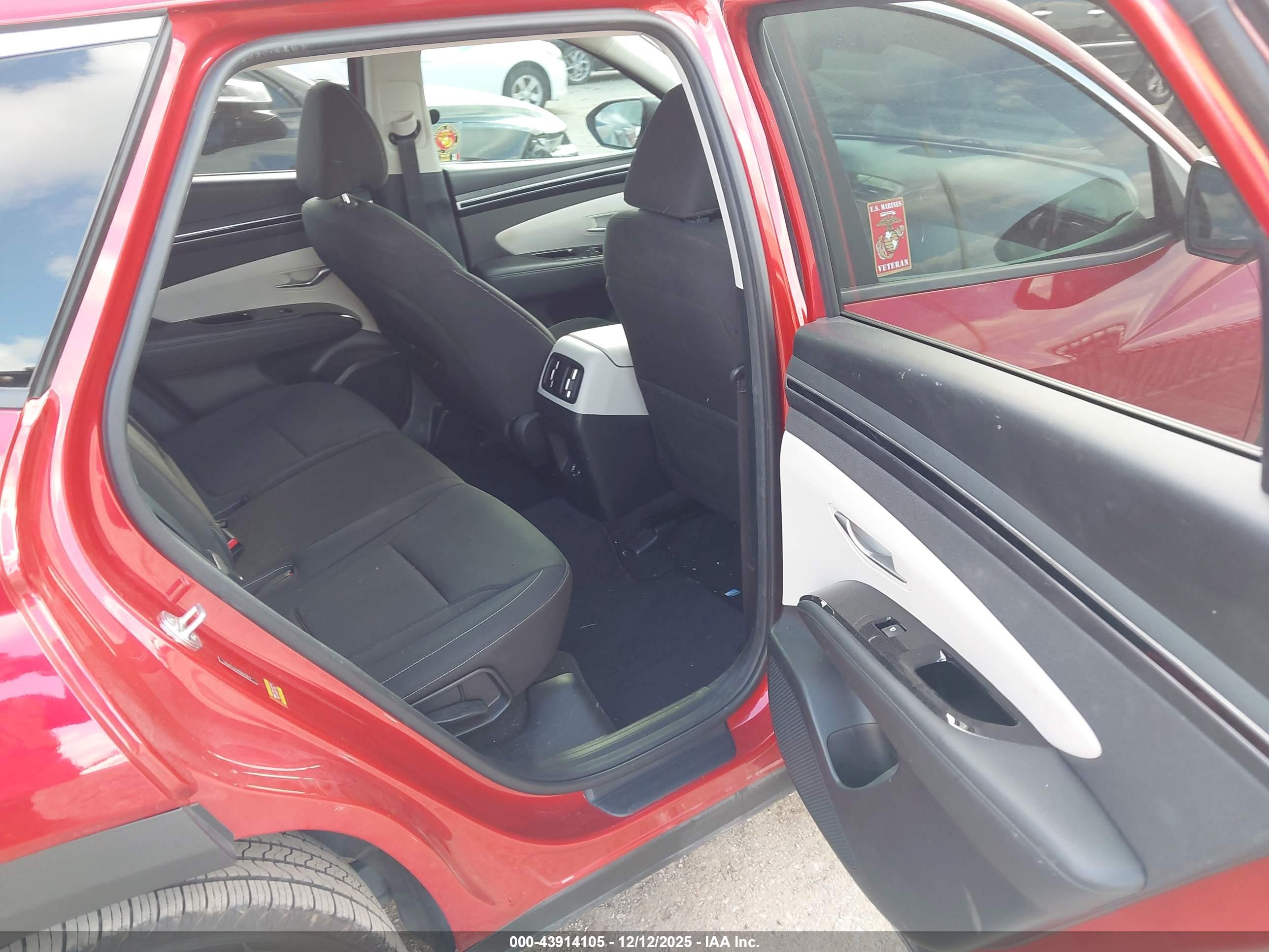 HYUNDAI TUCSON image 8