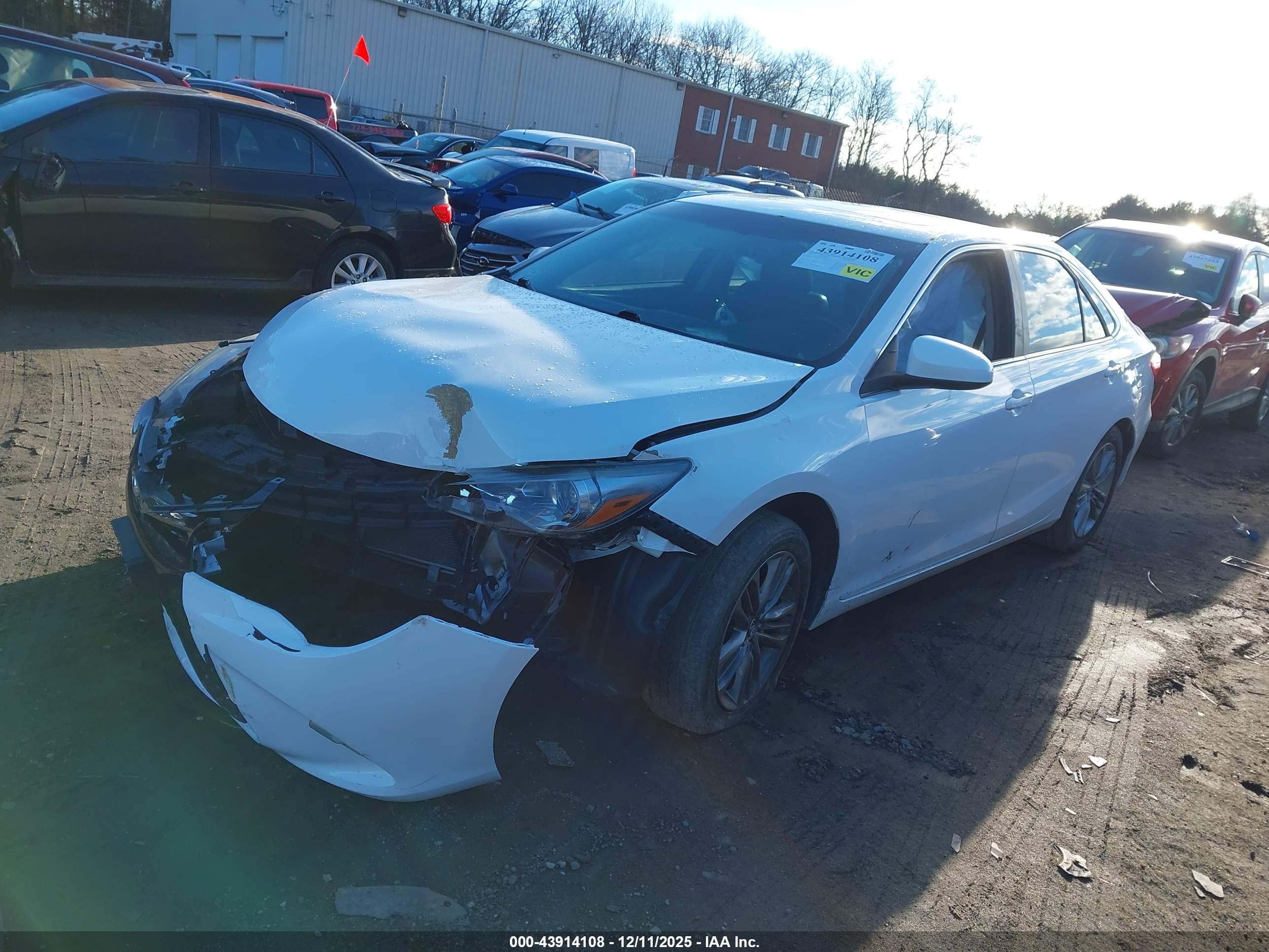 TOYOTA CAMRY image 2