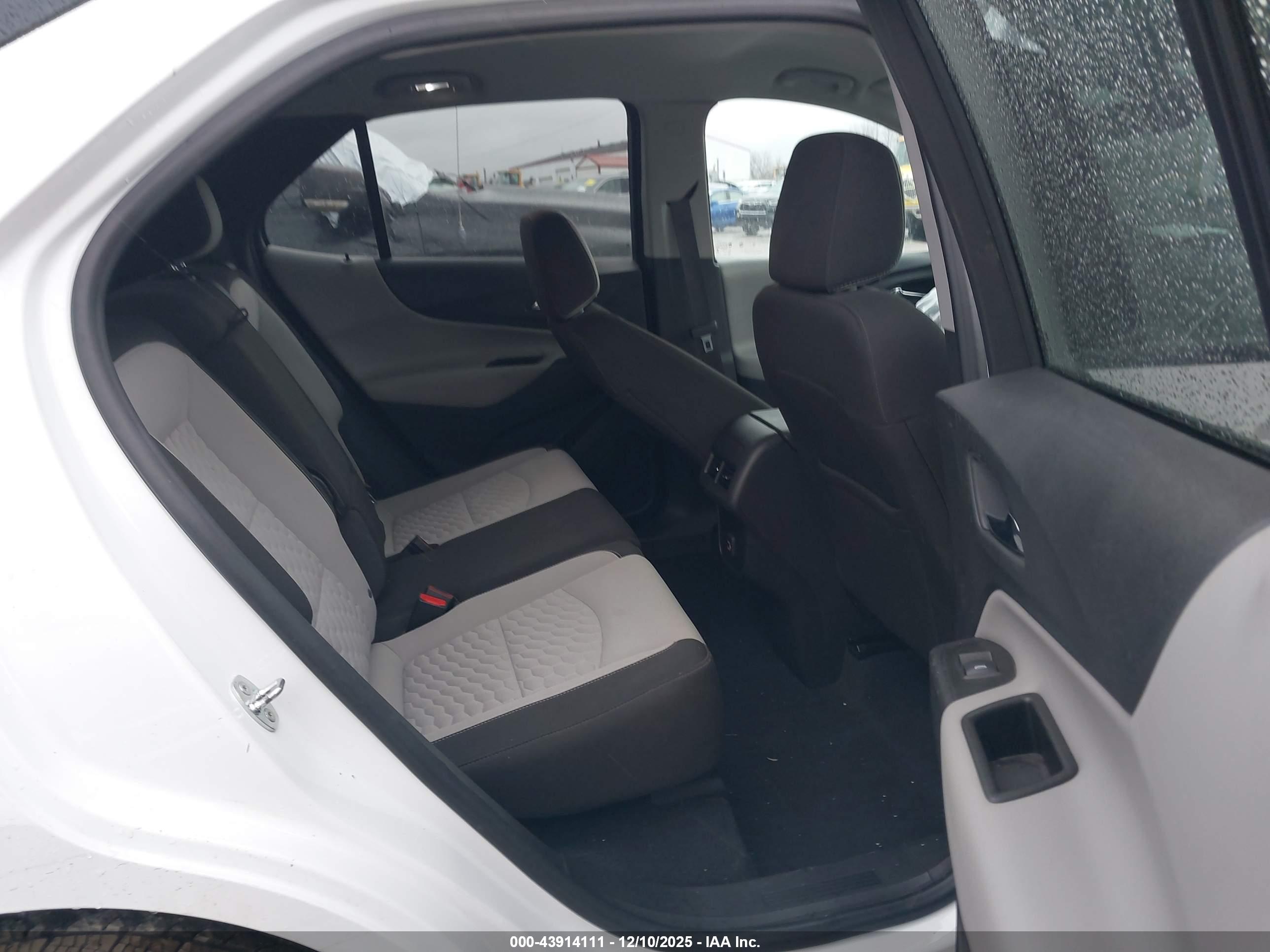 CHEVROLET EQUINOX image 8