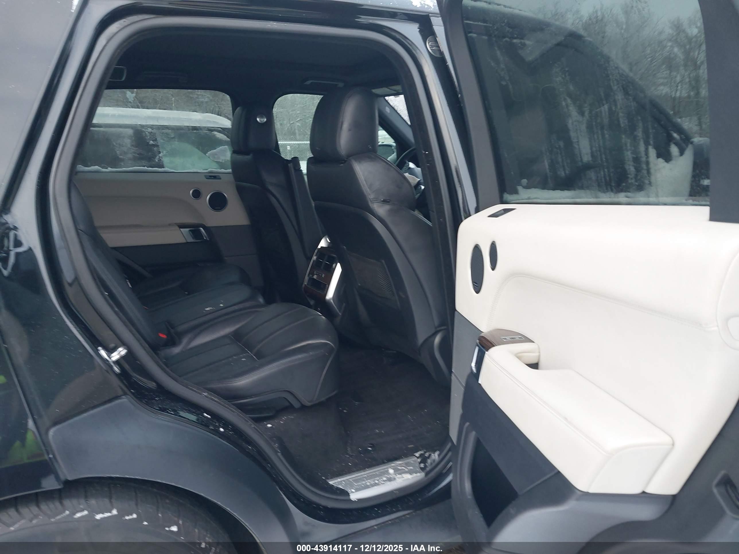 LAND ROVER image 8