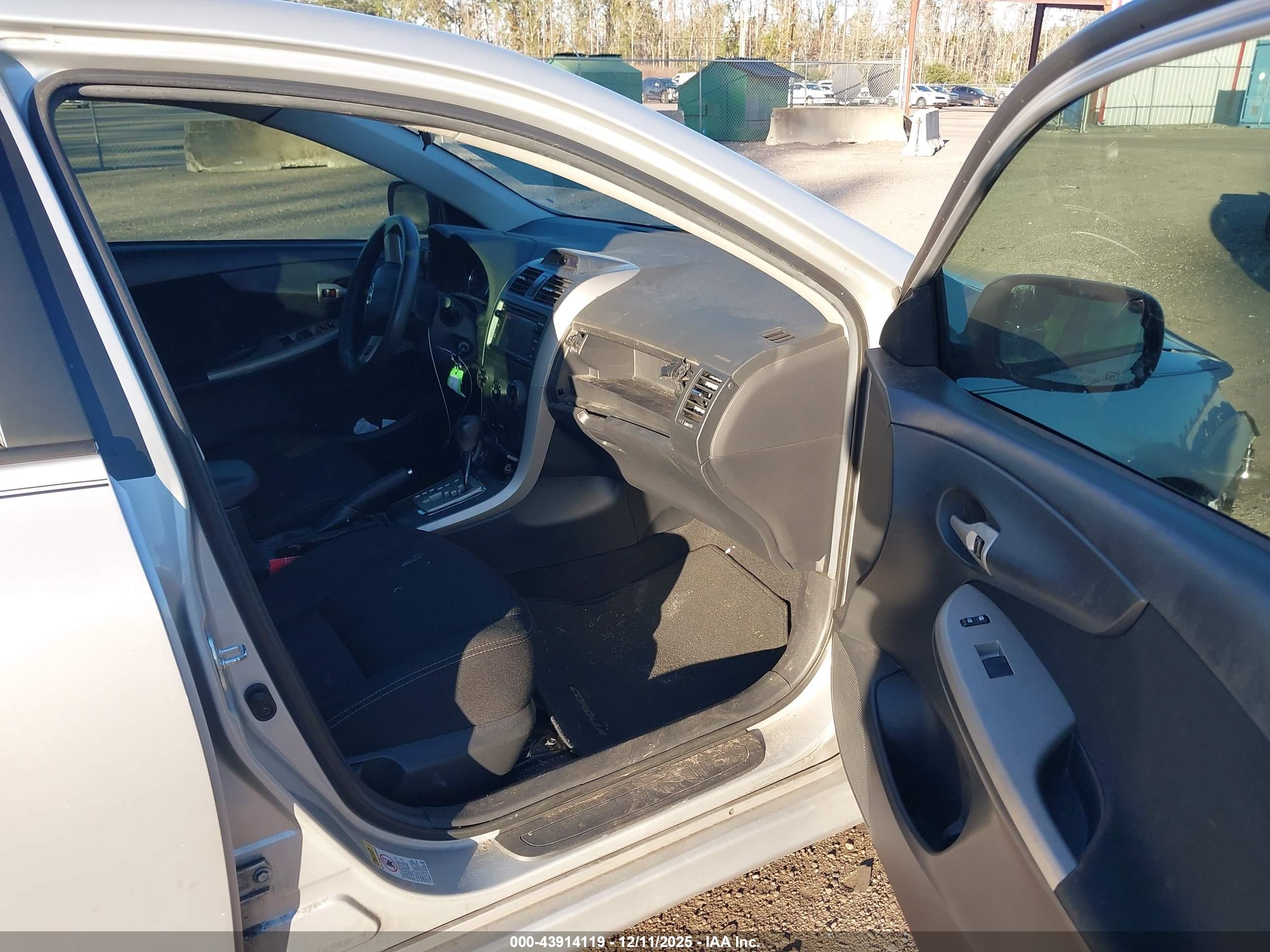 TOYOTA COROLLA image 5