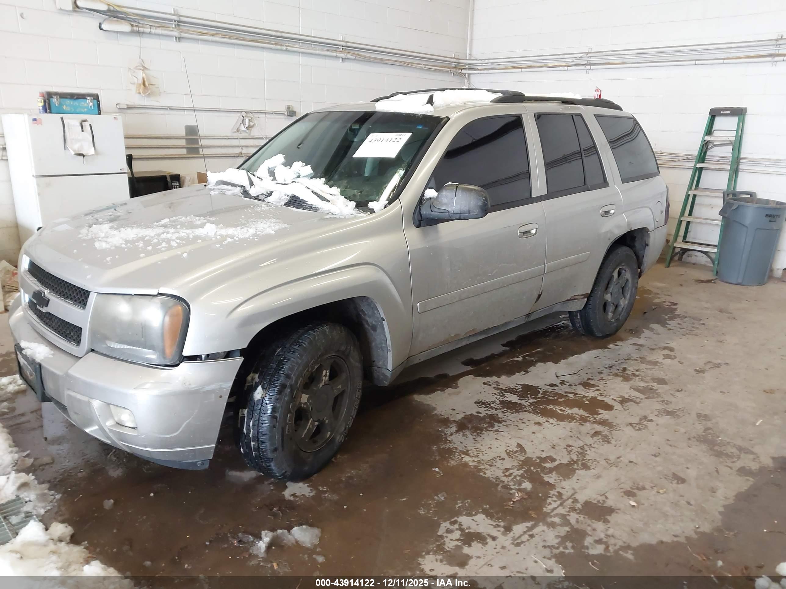 CHEVROLET TRAILBLAZER image 2