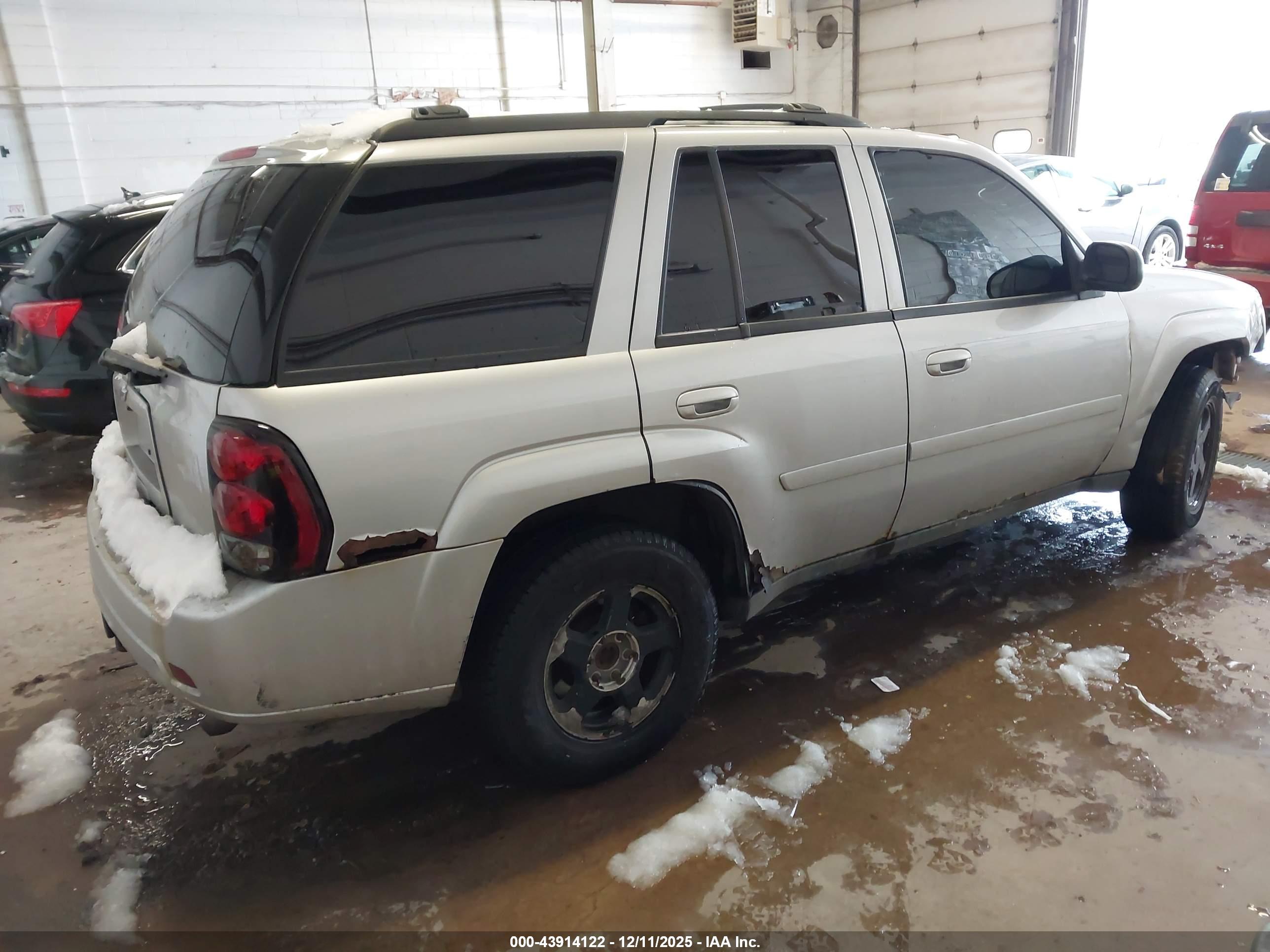 CHEVROLET TRAILBLAZER image 4