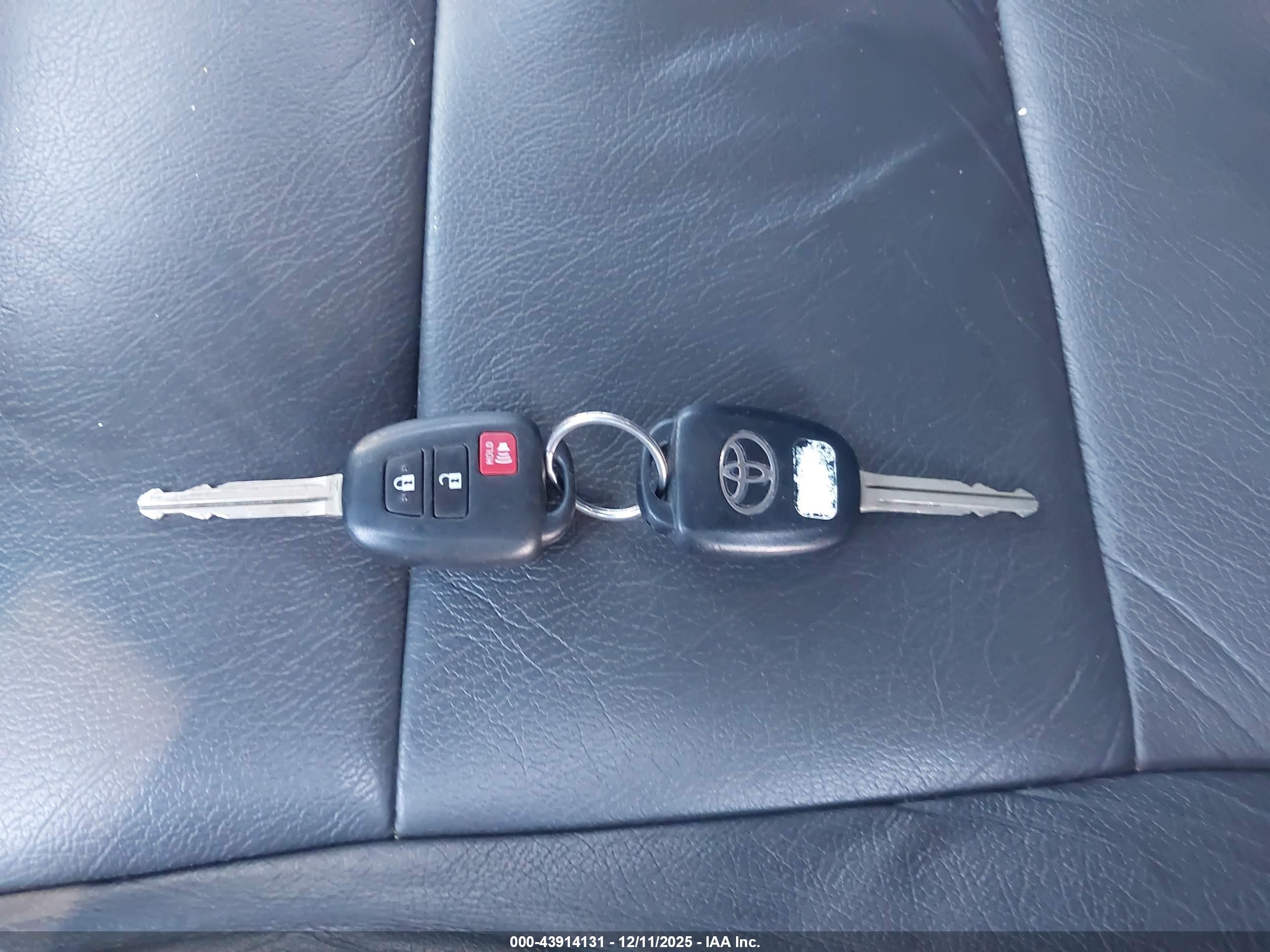 TOYOTA TACOMA image 11
