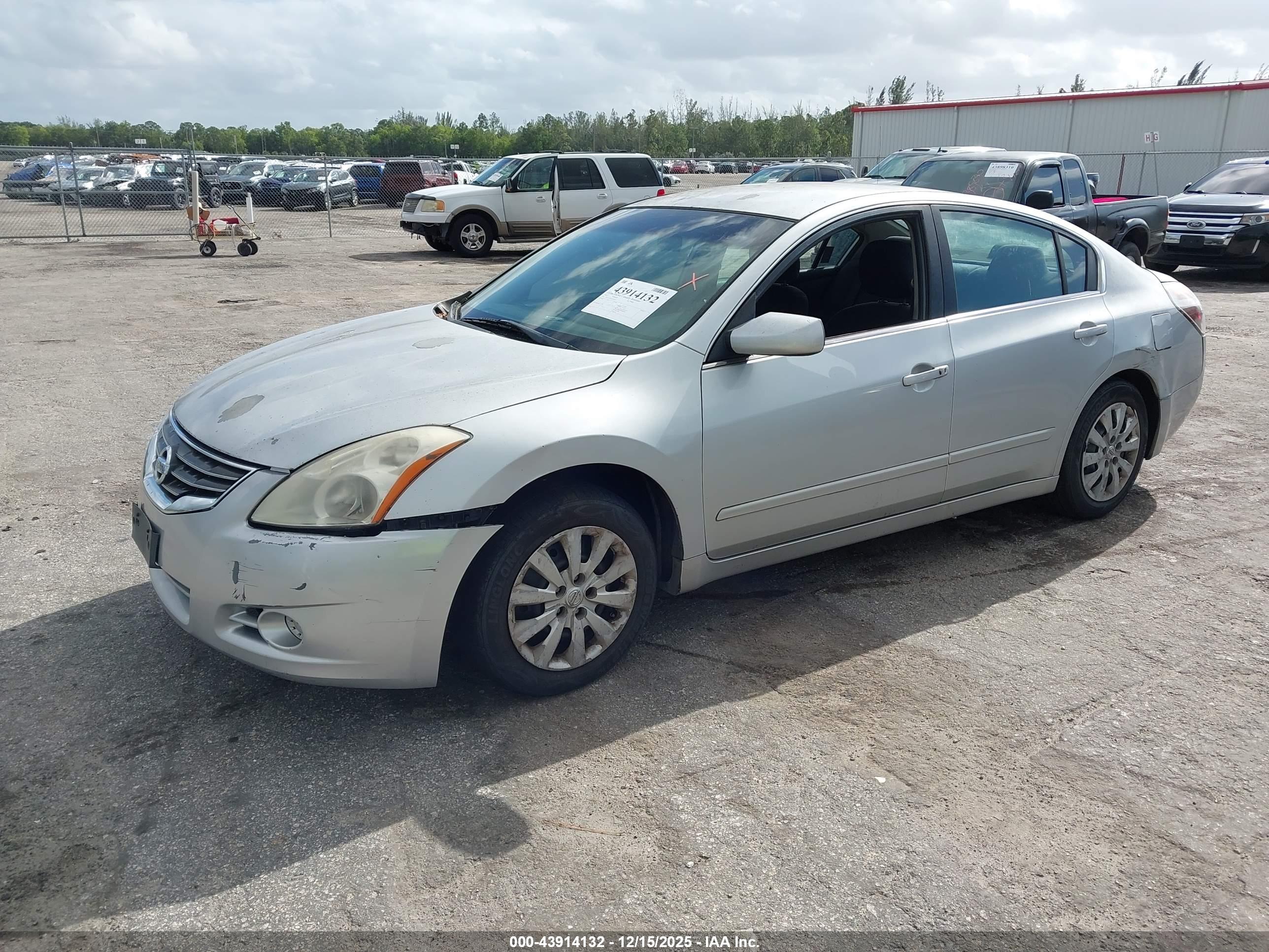 NISSAN ALTIMA image 2