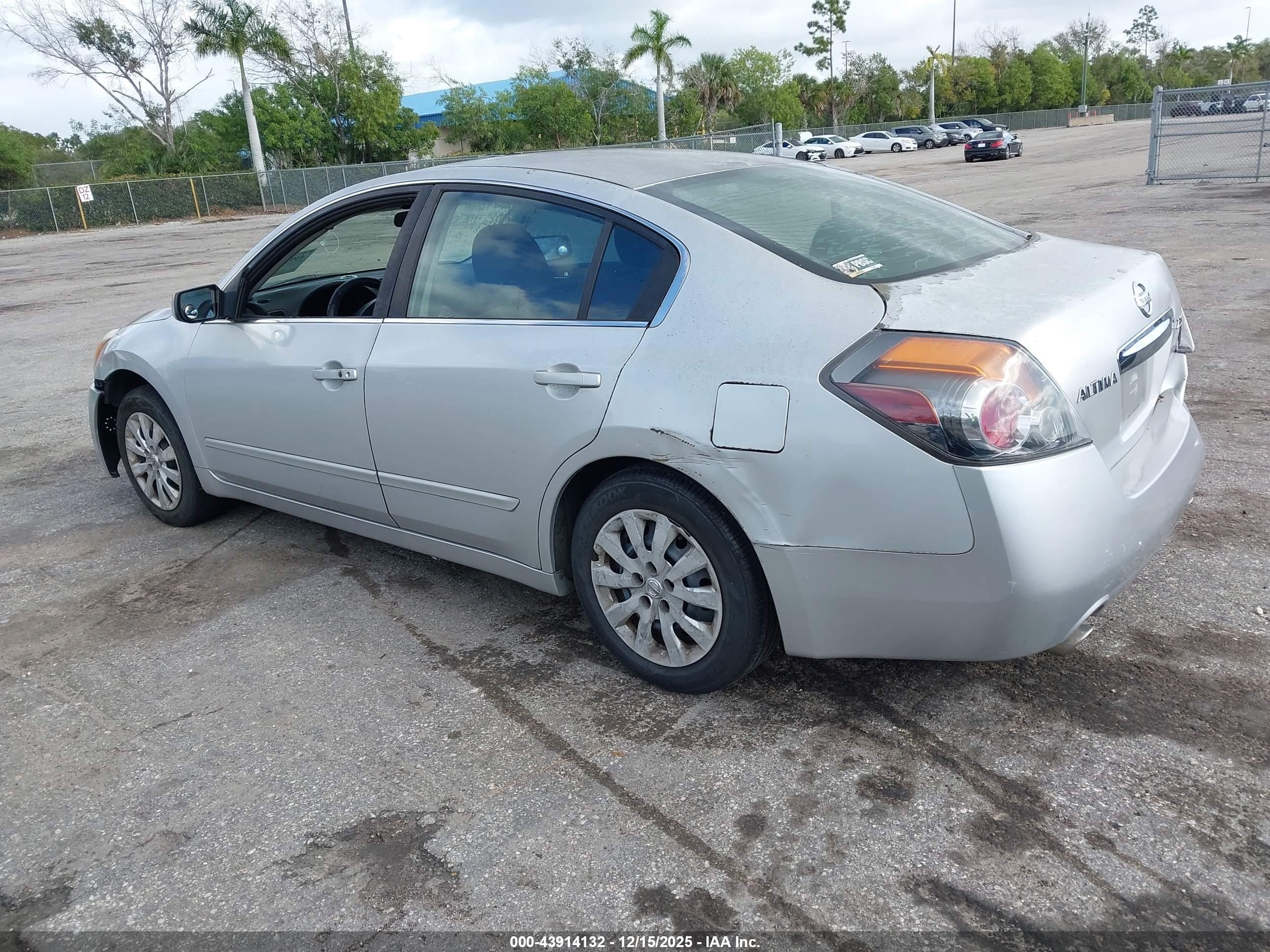 NISSAN ALTIMA image 3