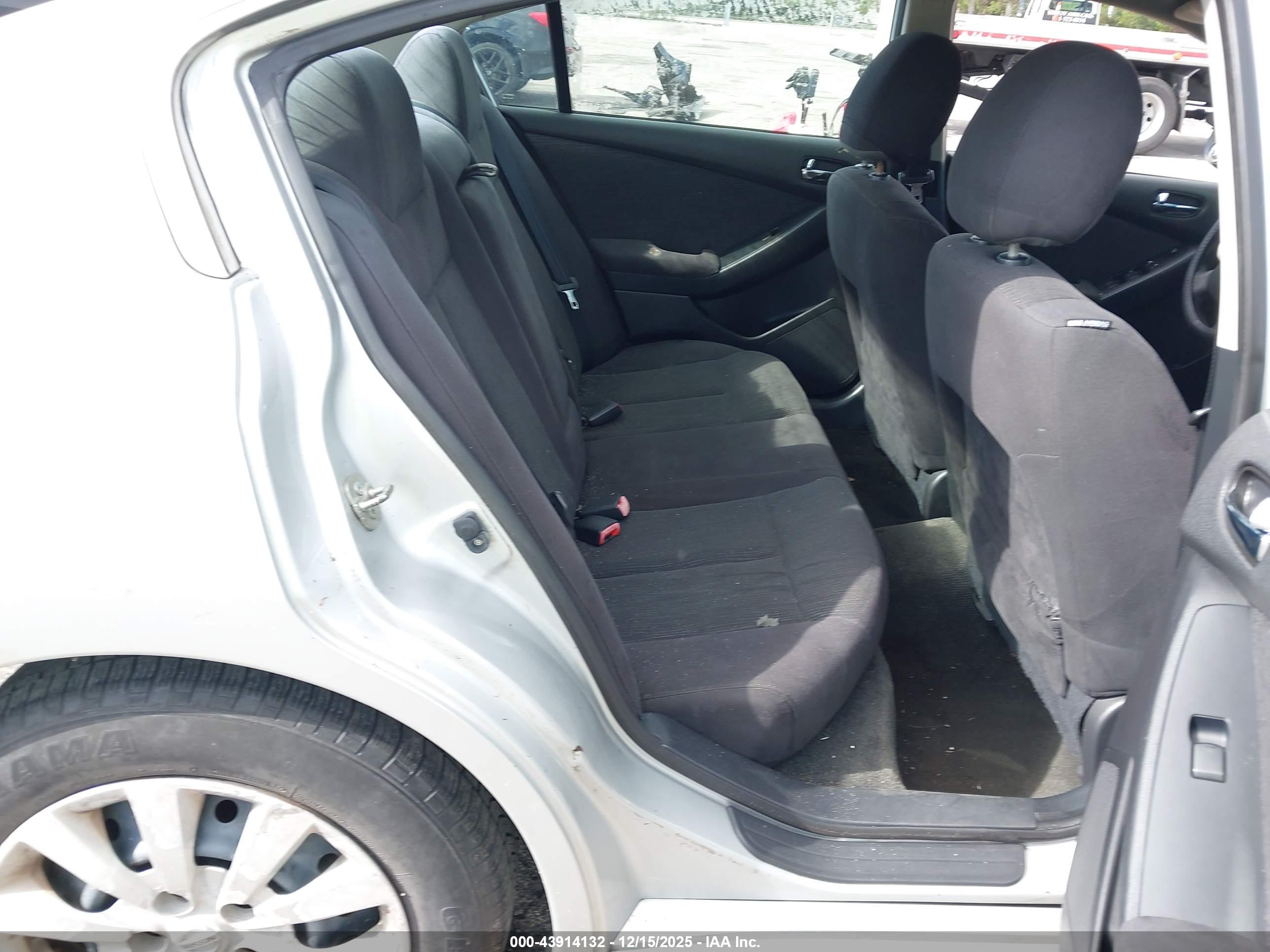 NISSAN ALTIMA image 8