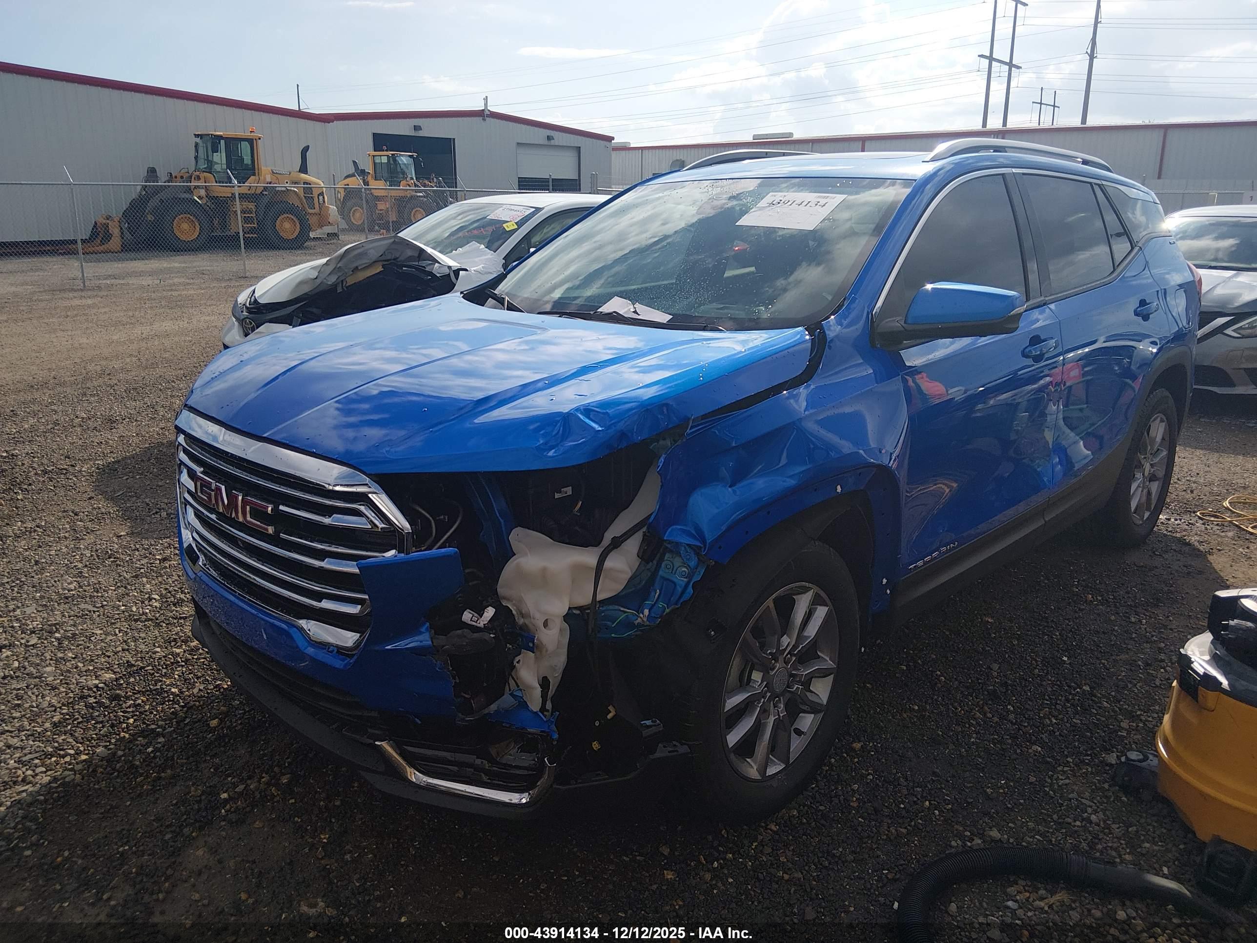 GMC TERRAIN image 2