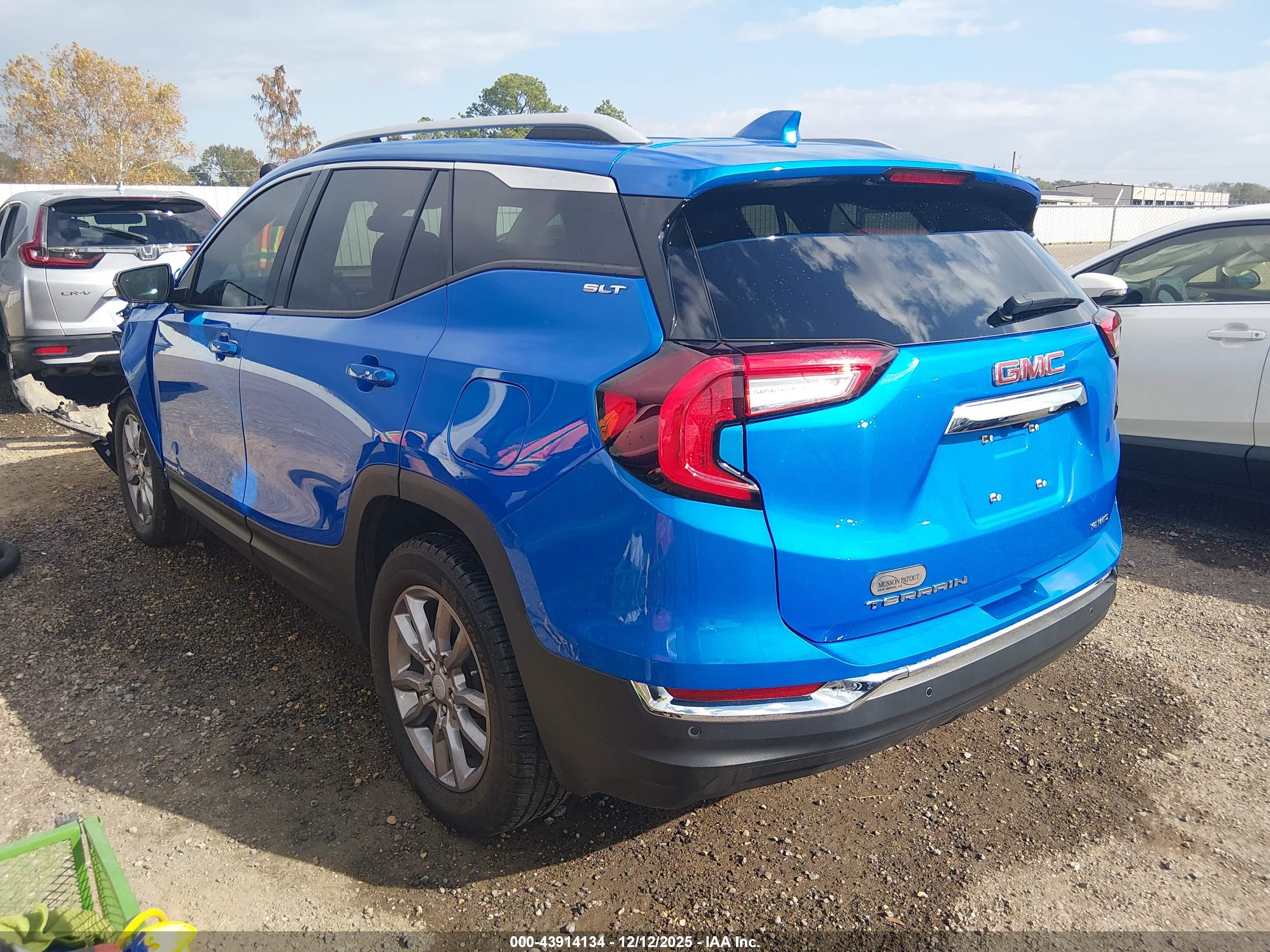 GMC TERRAIN image 3