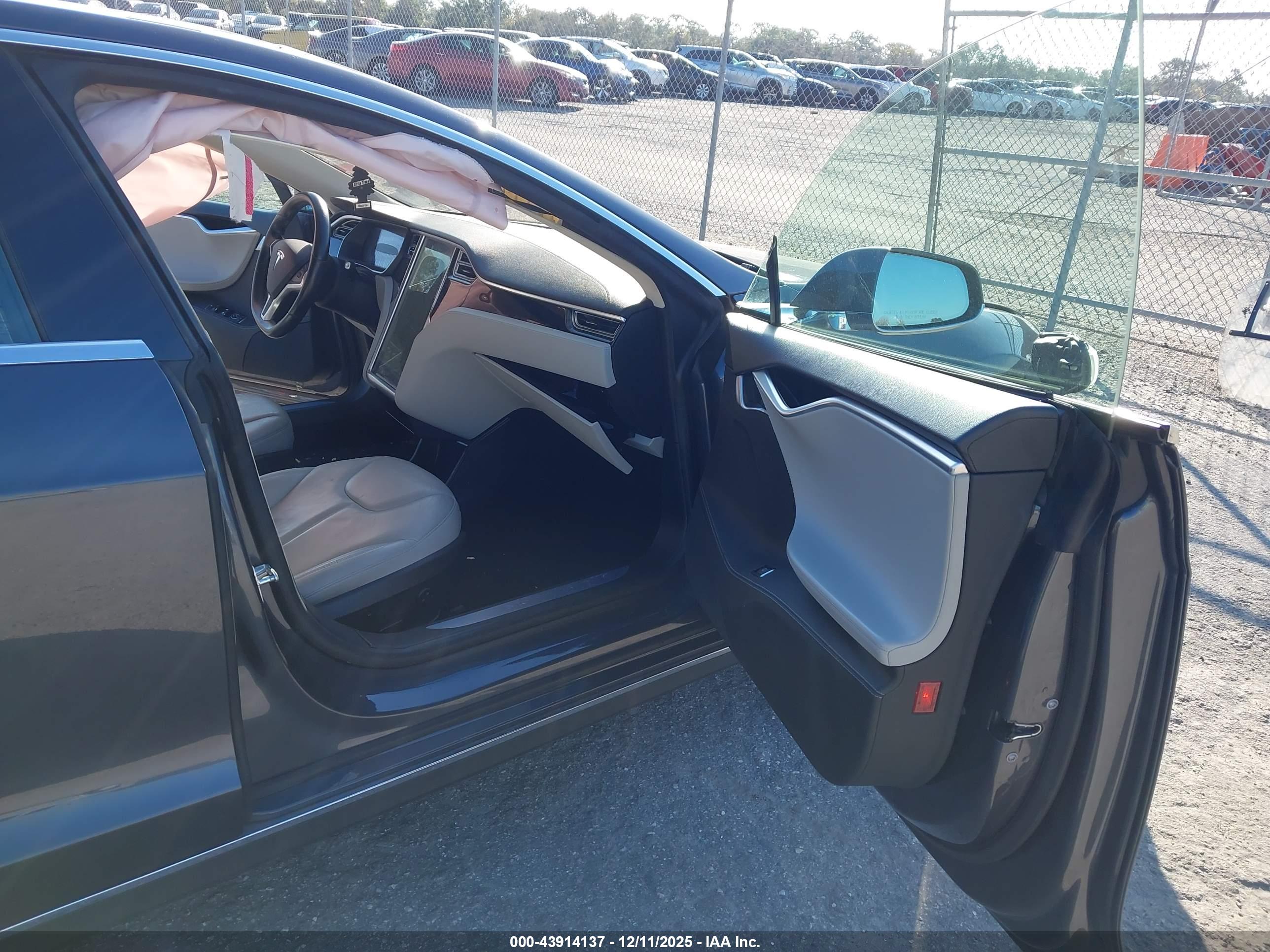 TESLA MODEL image 5