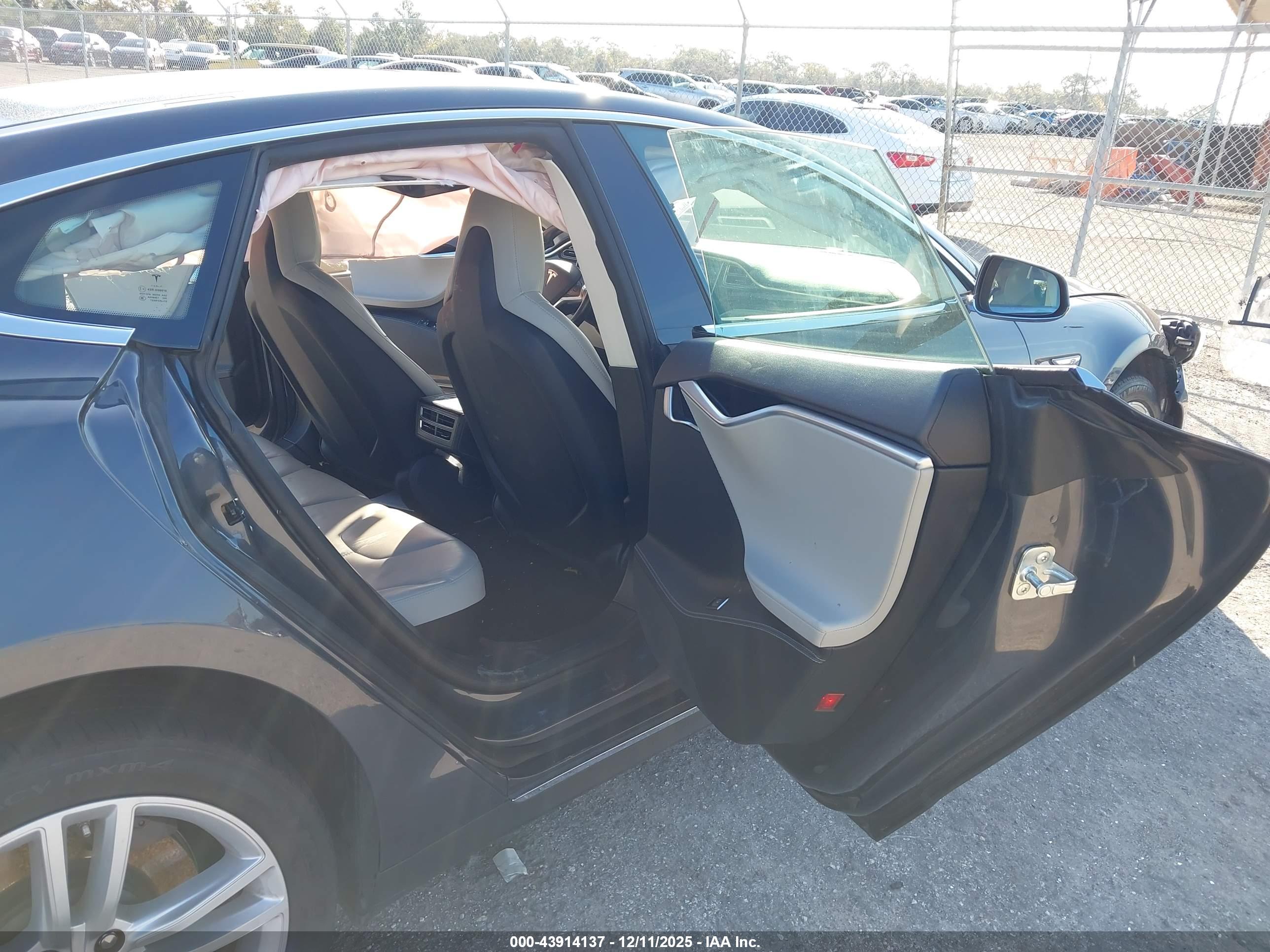 TESLA MODEL image 8