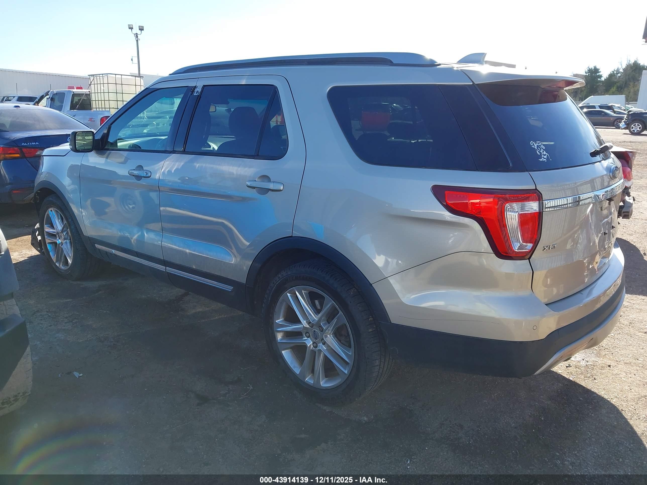 FORD EXPLORER image 3