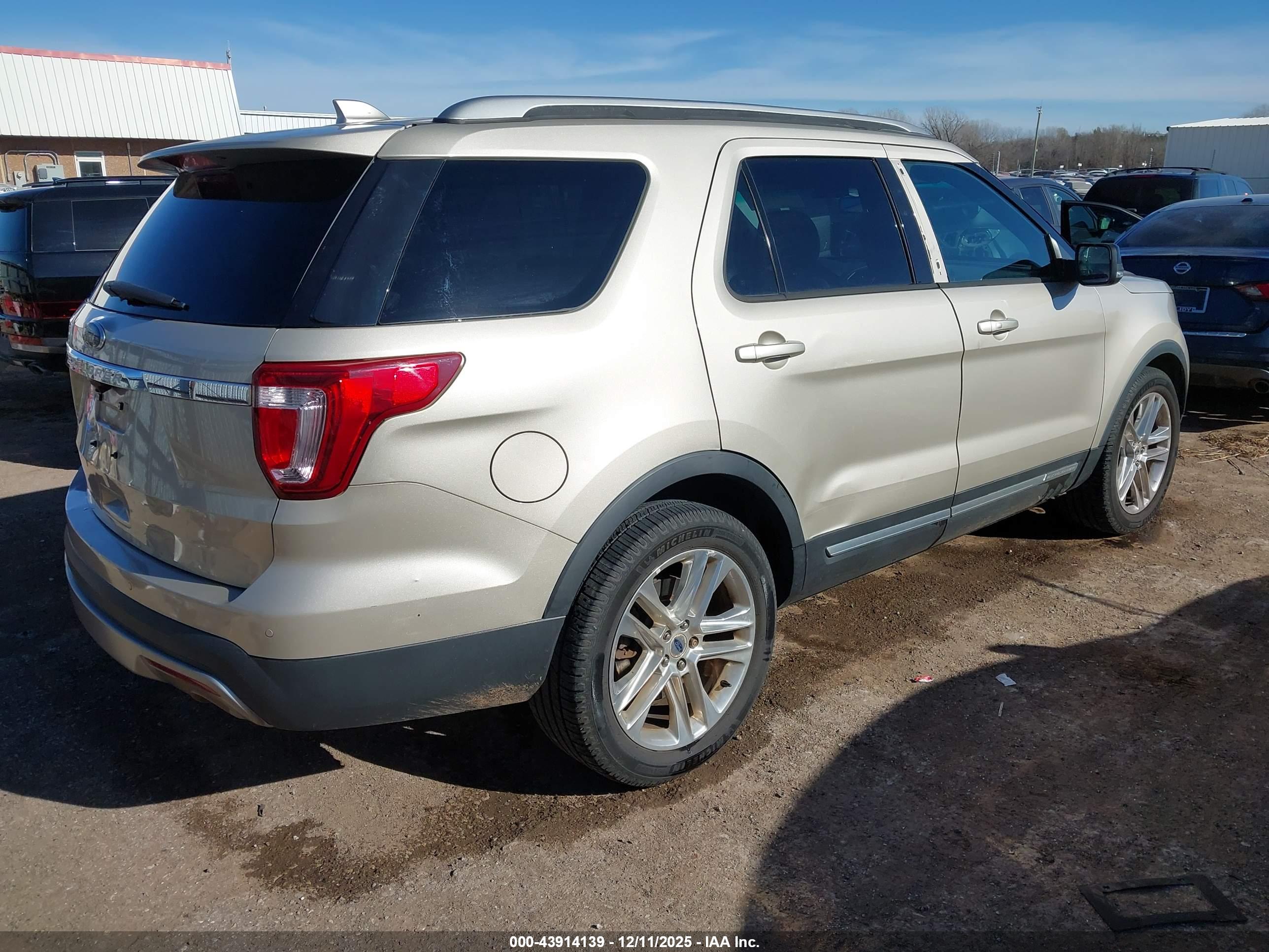 FORD EXPLORER image 4