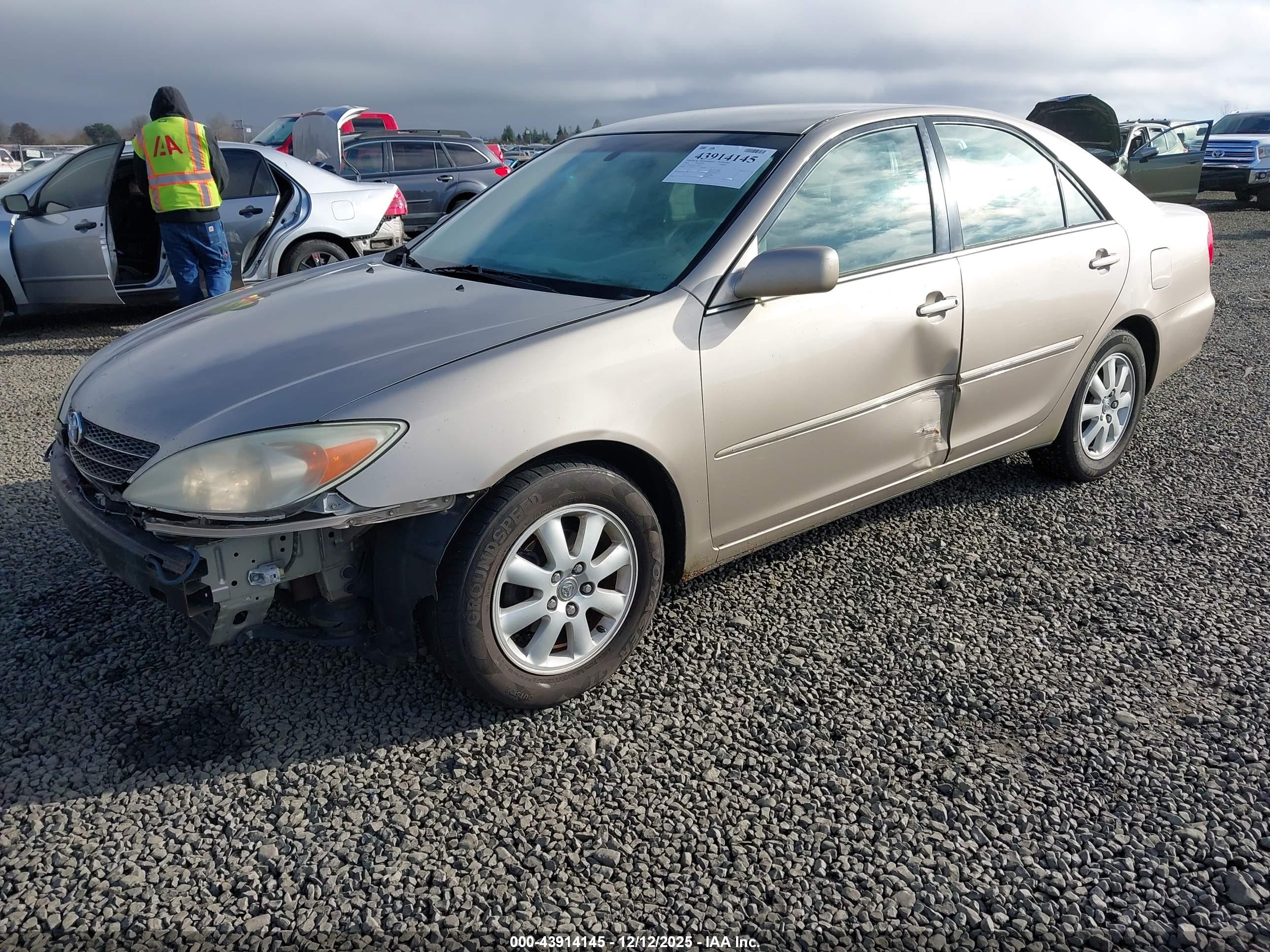TOYOTA CAMRY image 2