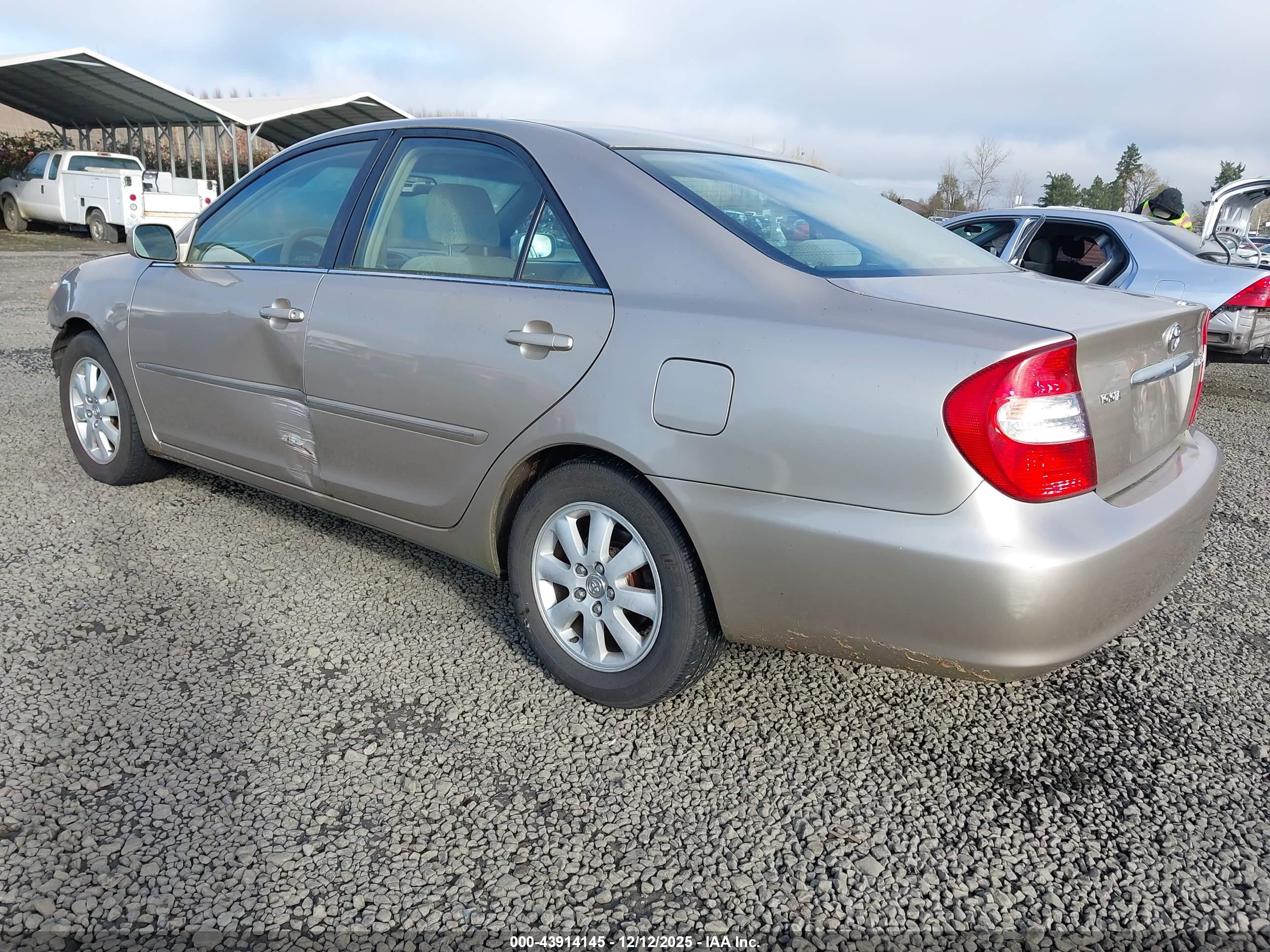 TOYOTA CAMRY image 3