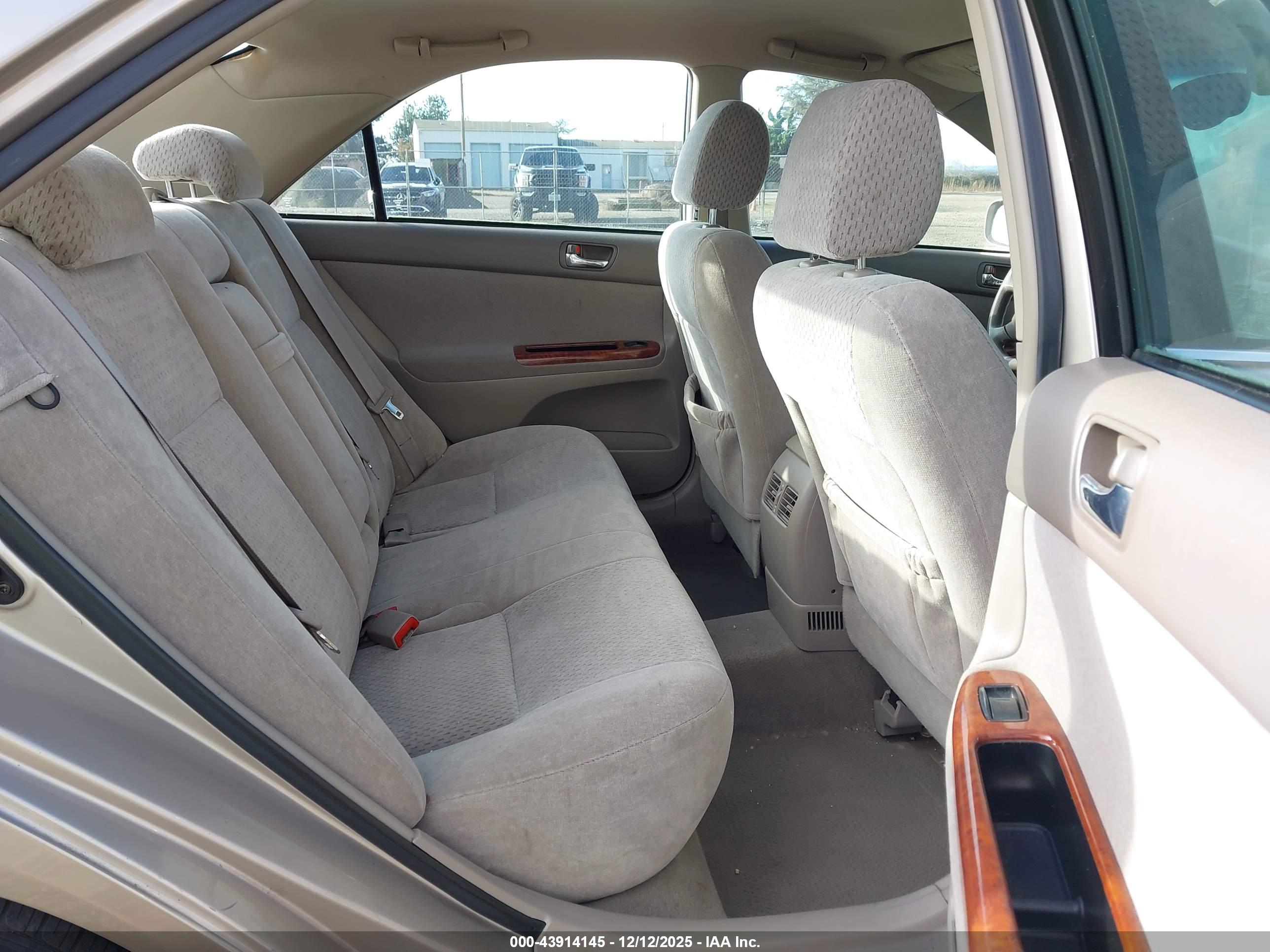 TOYOTA CAMRY image 8