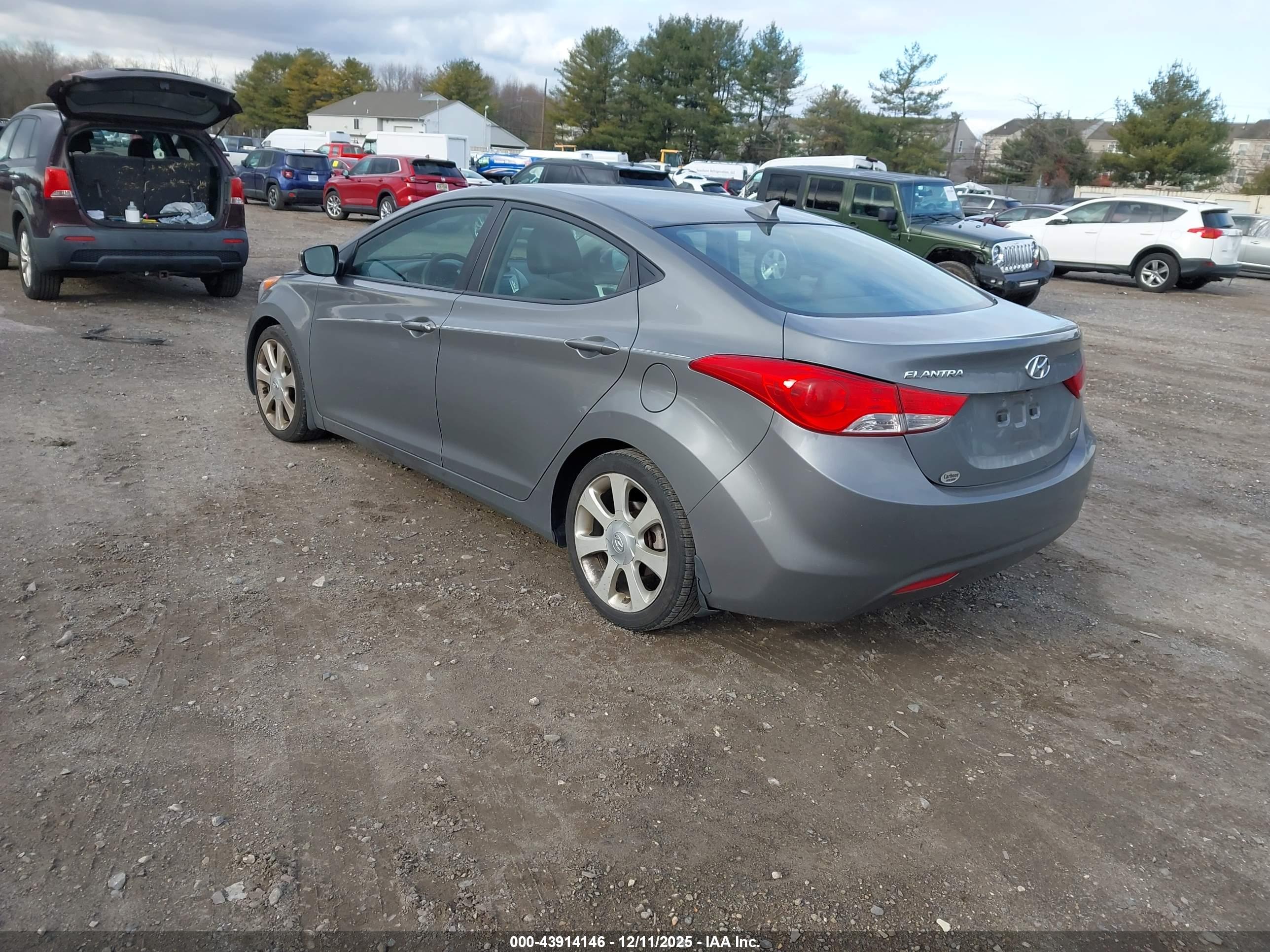 HYUNDAI ELANTRA image 3