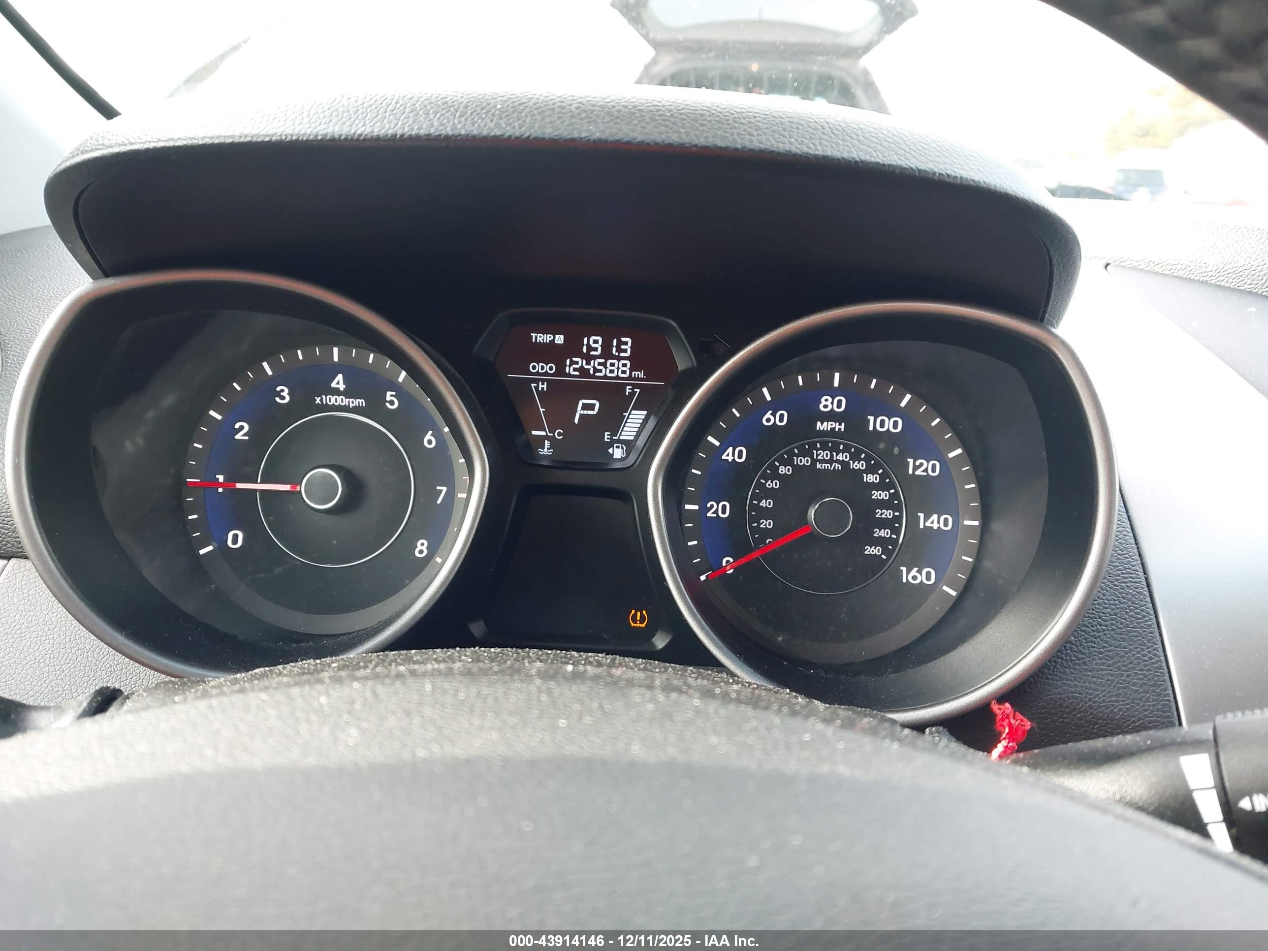 HYUNDAI ELANTRA image 7