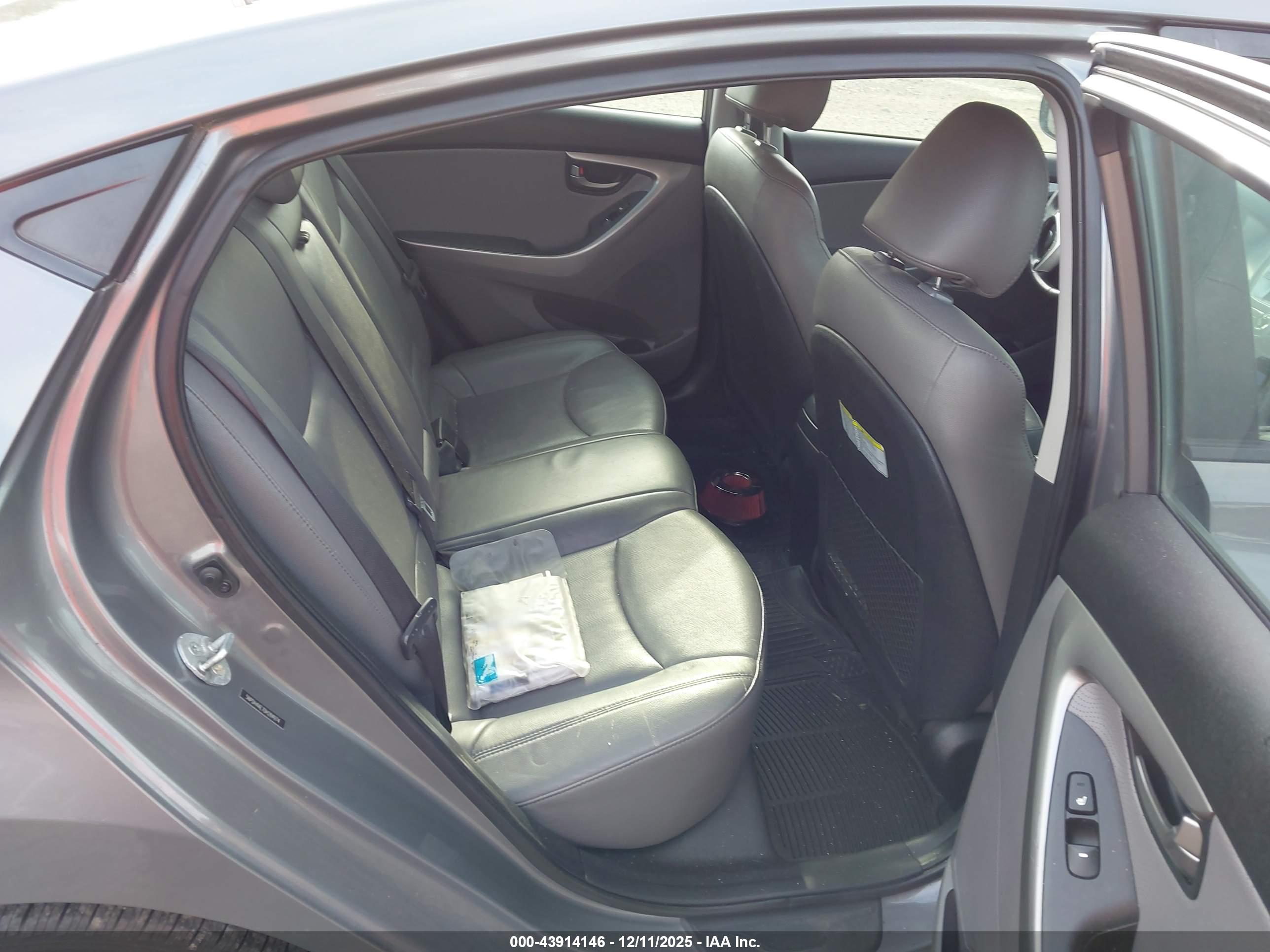HYUNDAI ELANTRA image 8