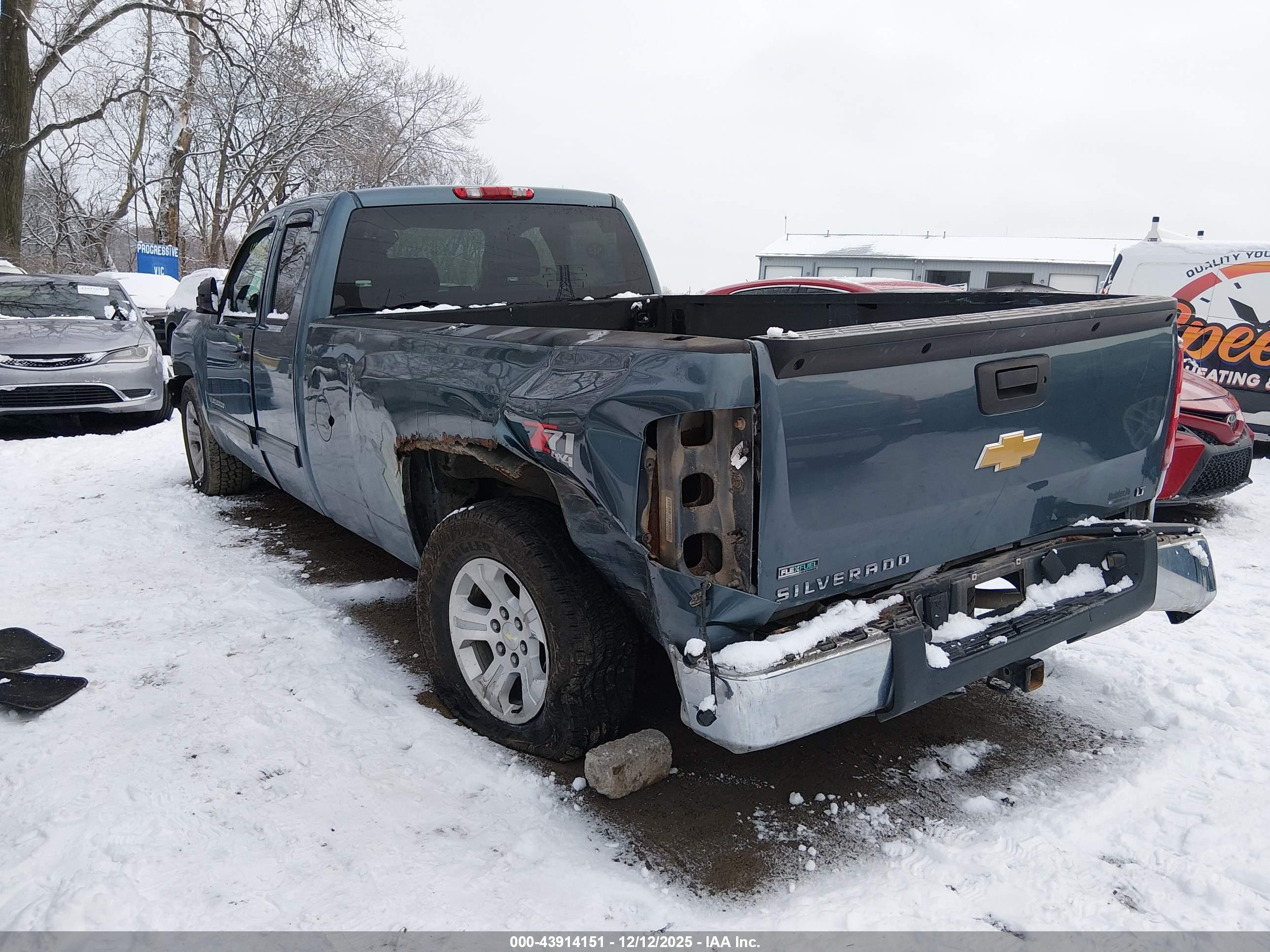 CHEVROLET SILVERADO image 3