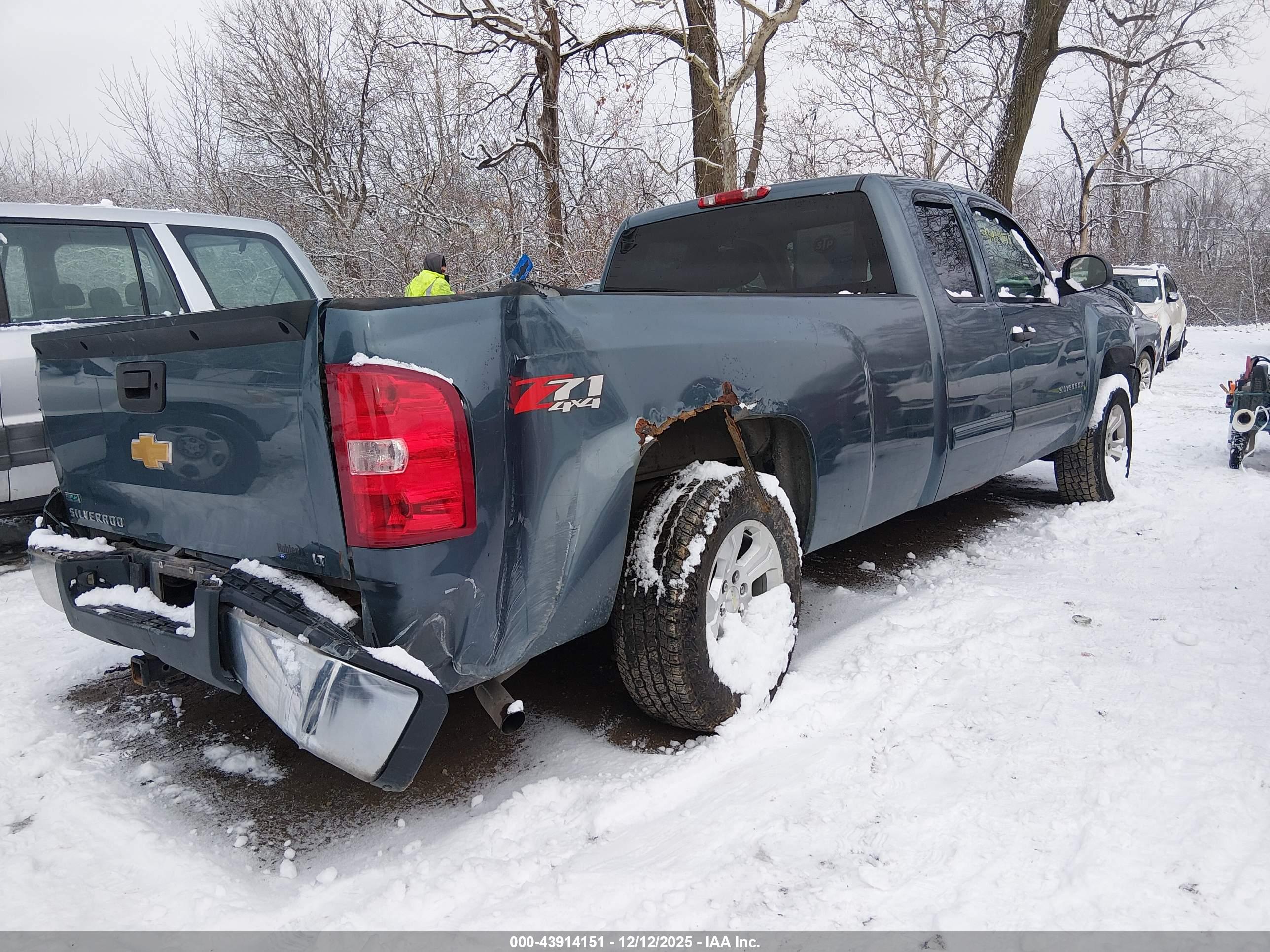 CHEVROLET SILVERADO image 4