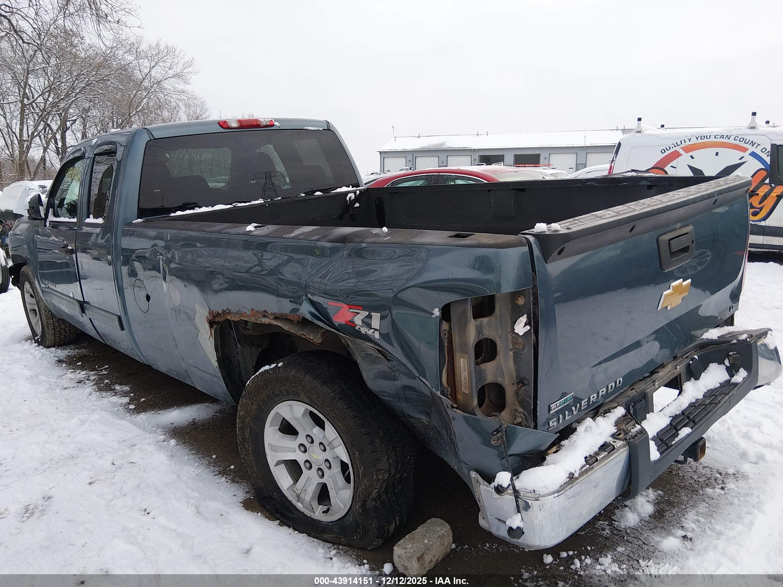 CHEVROLET SILVERADO image 6