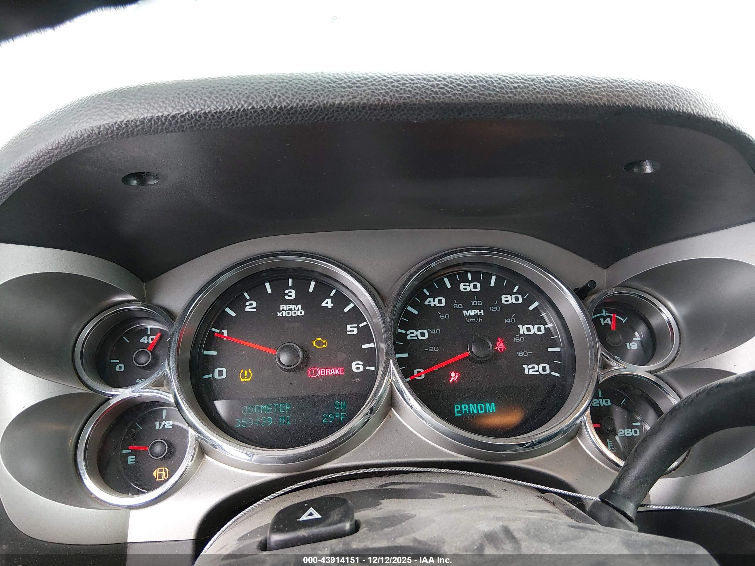 CHEVROLET SILVERADO image 7
