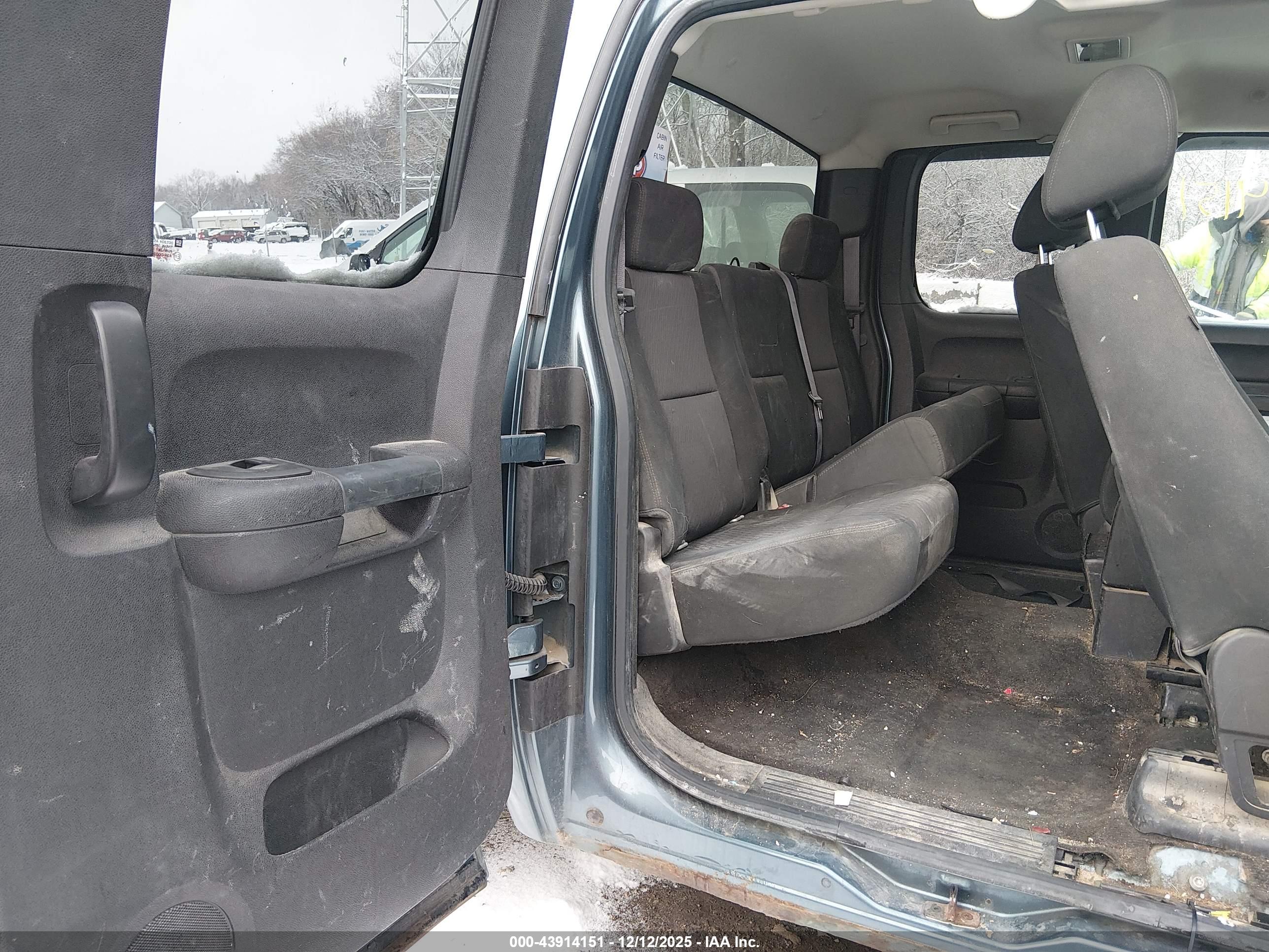 CHEVROLET SILVERADO image 8