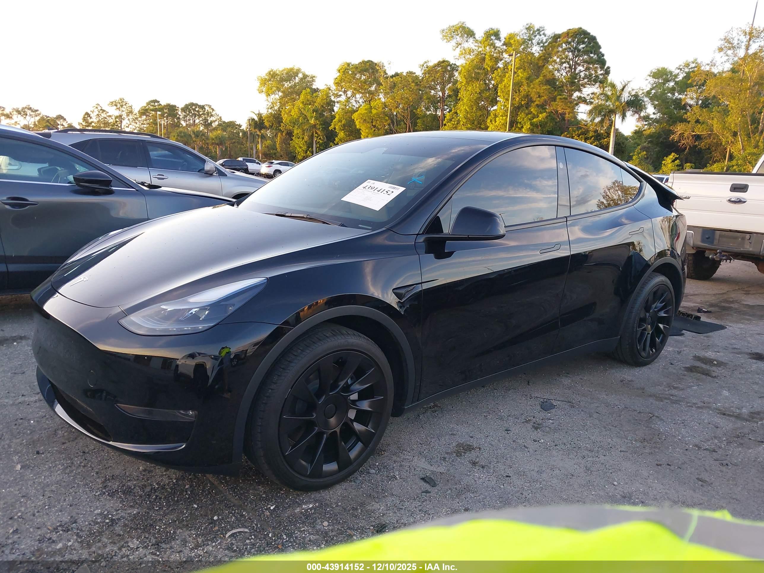TESLA MODEL image 2