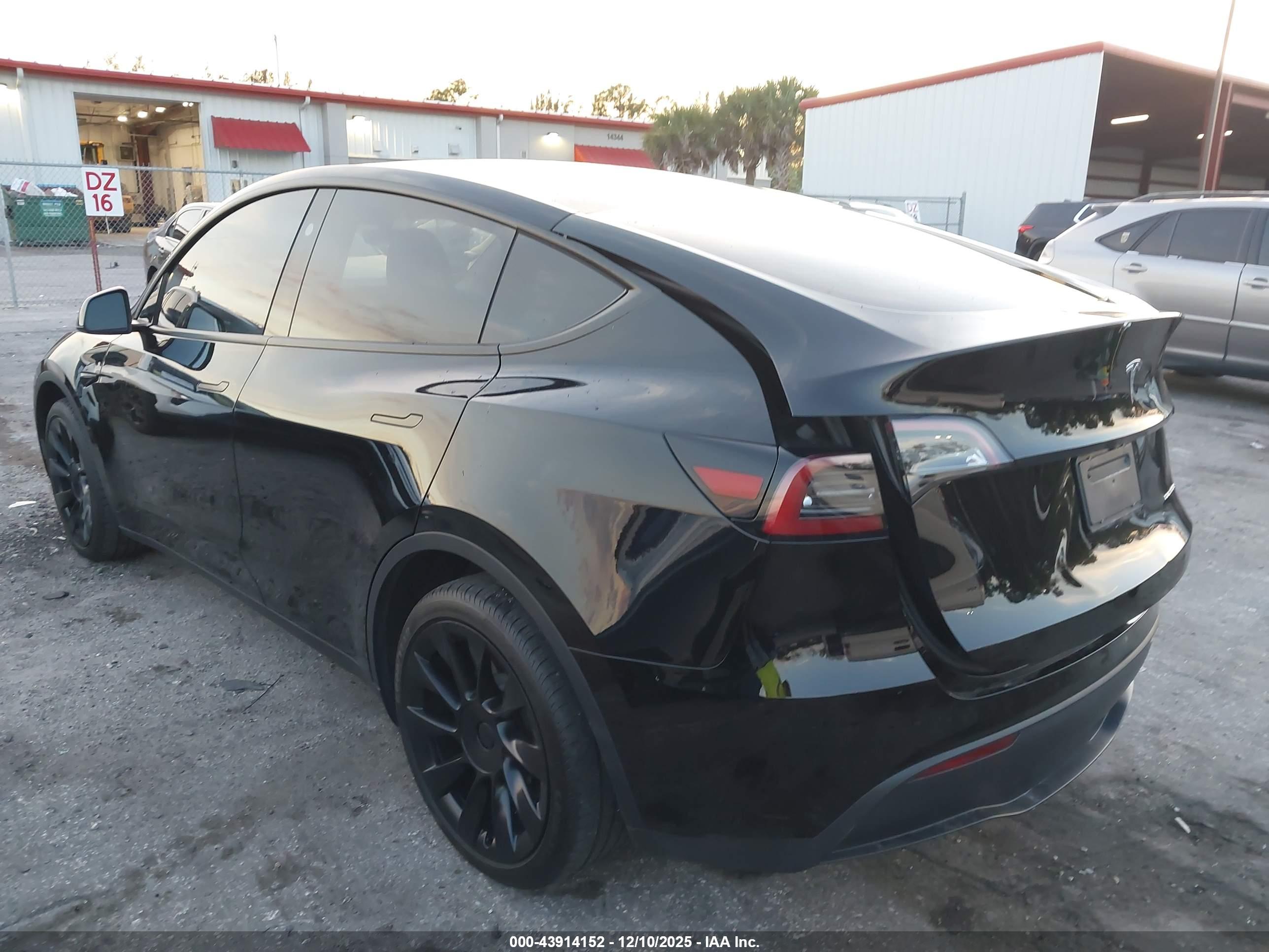 TESLA MODEL image 6