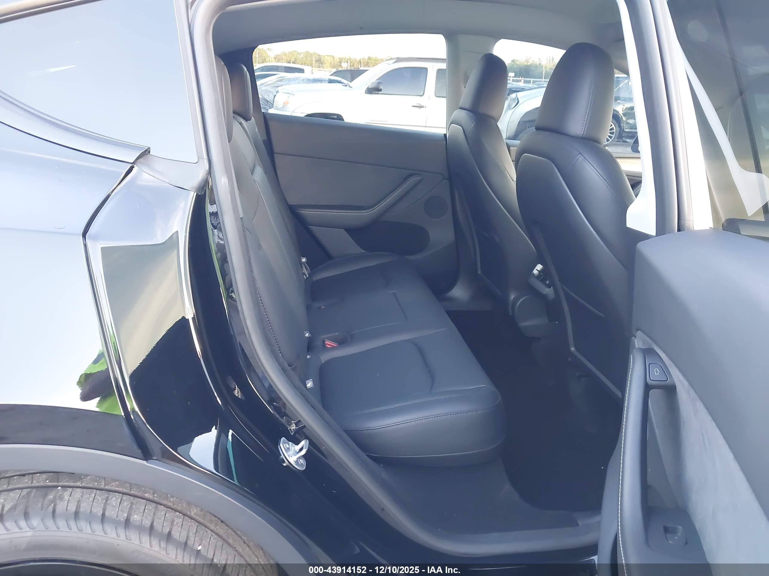 TESLA MODEL image 8