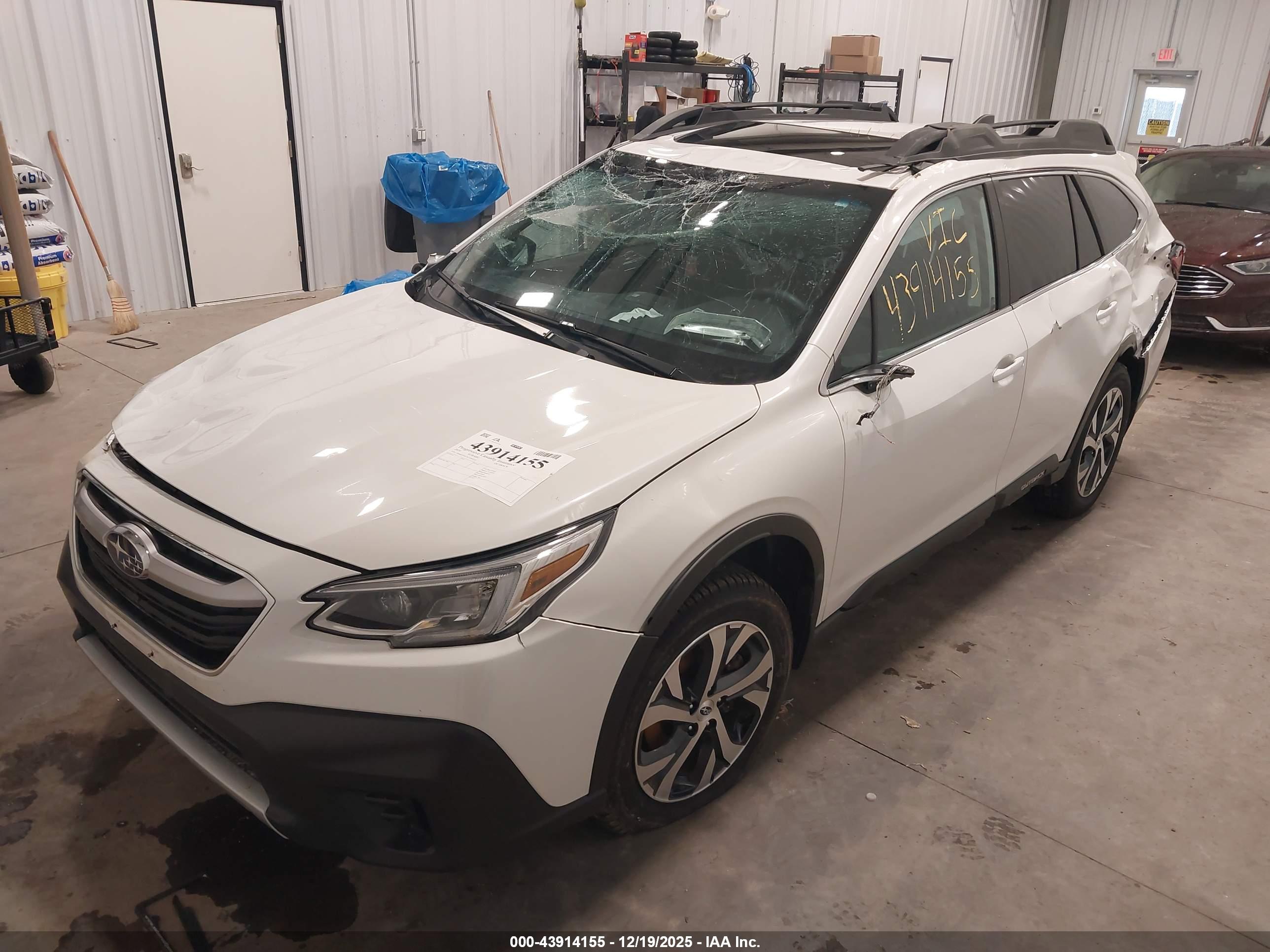 SUBARU OUTBACK image 2