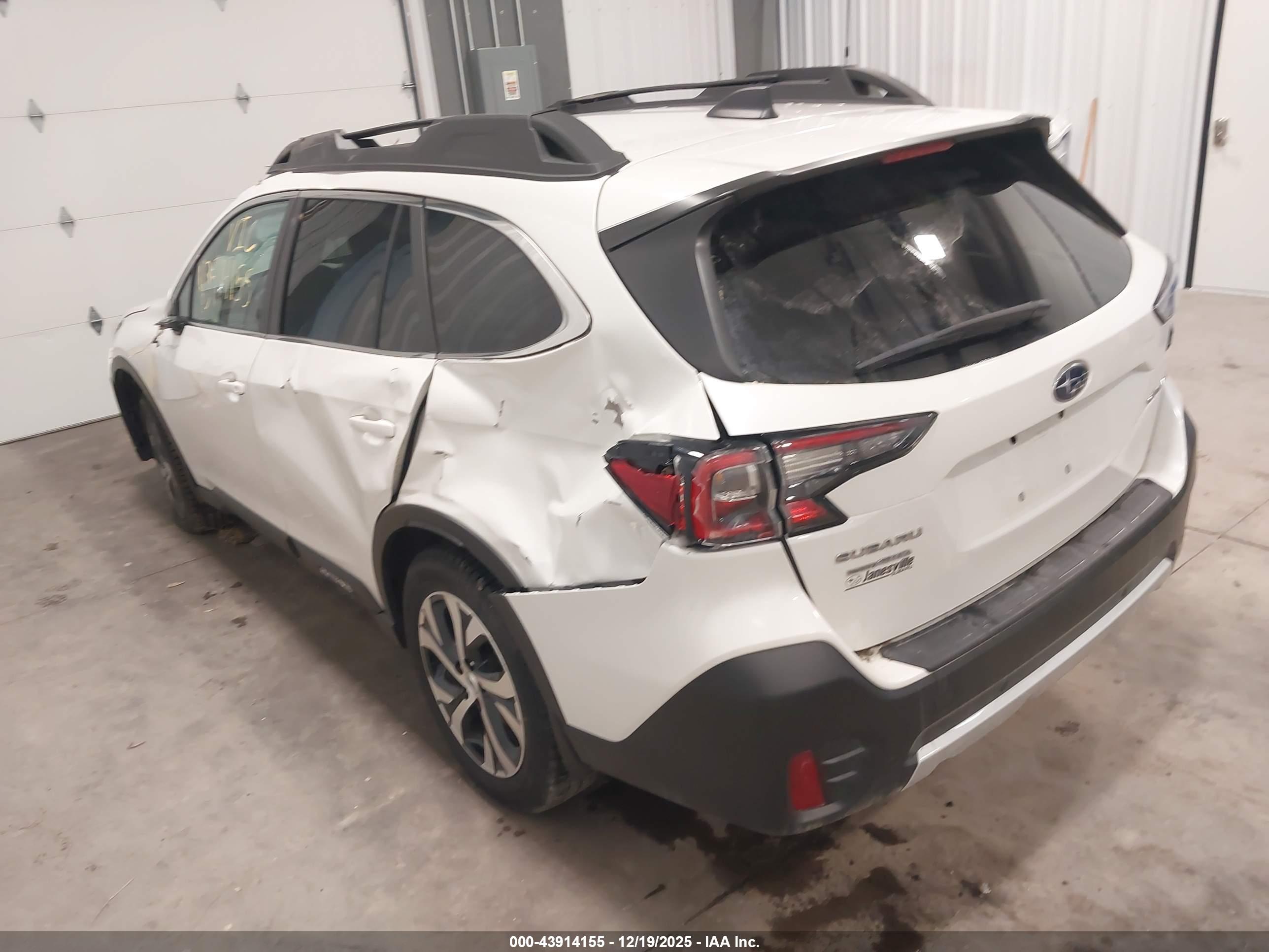SUBARU OUTBACK image 3