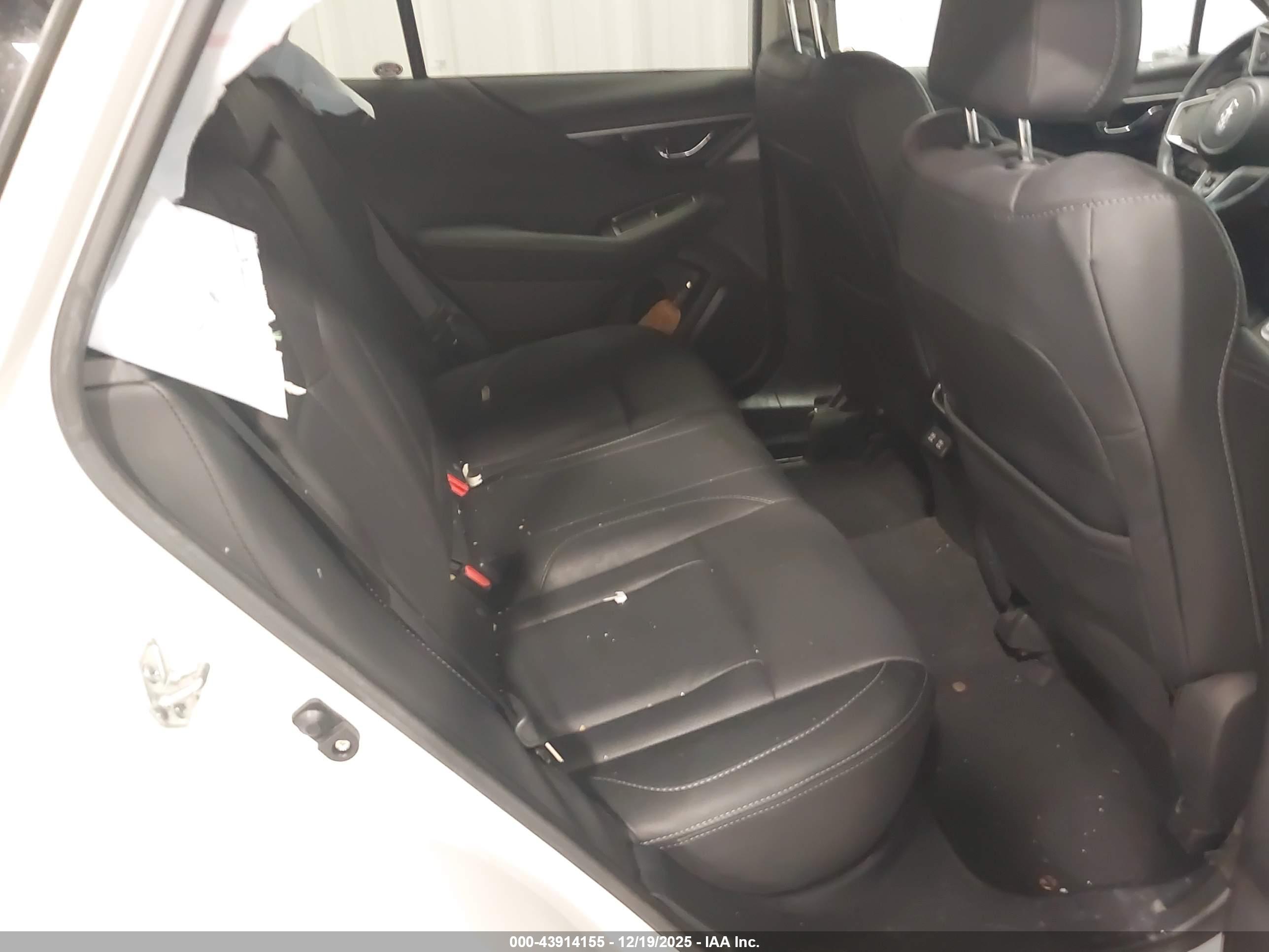 SUBARU OUTBACK image 8