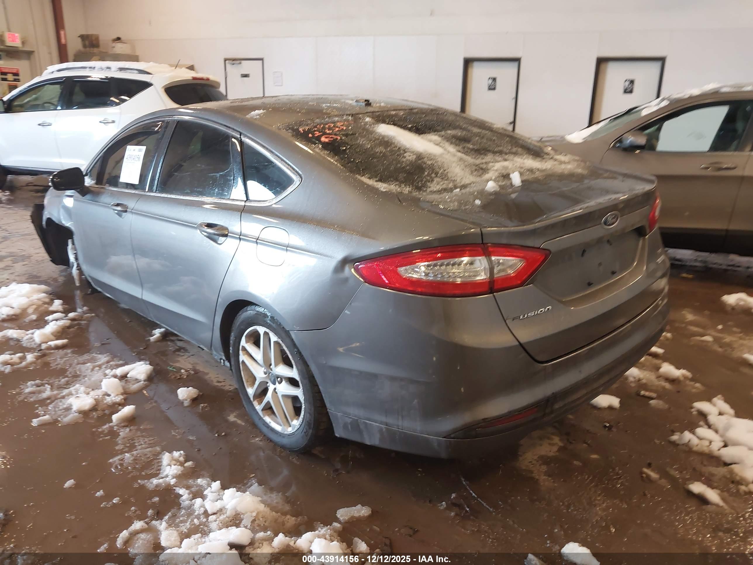 FORD FUSION image 3