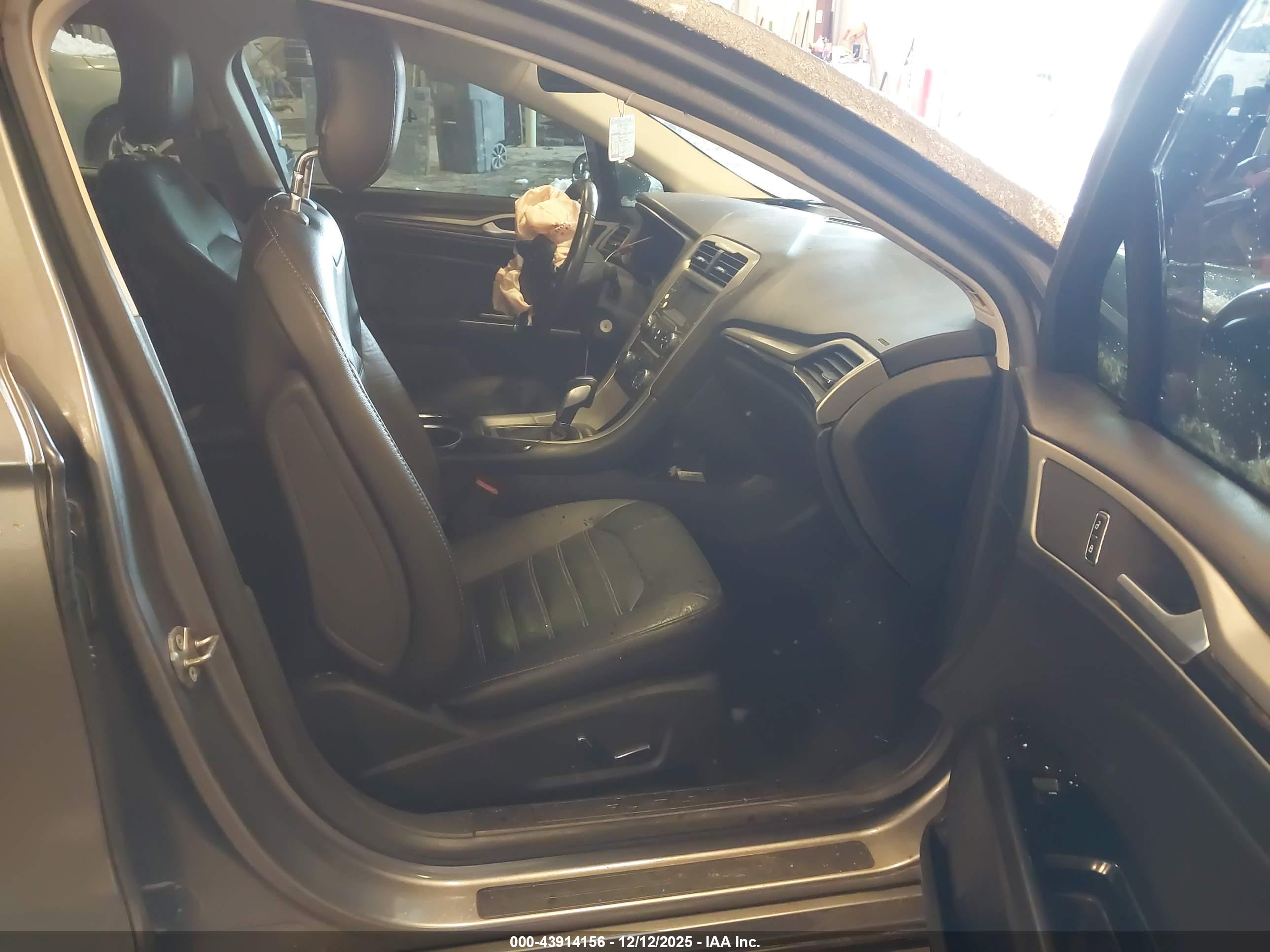 FORD FUSION image 5