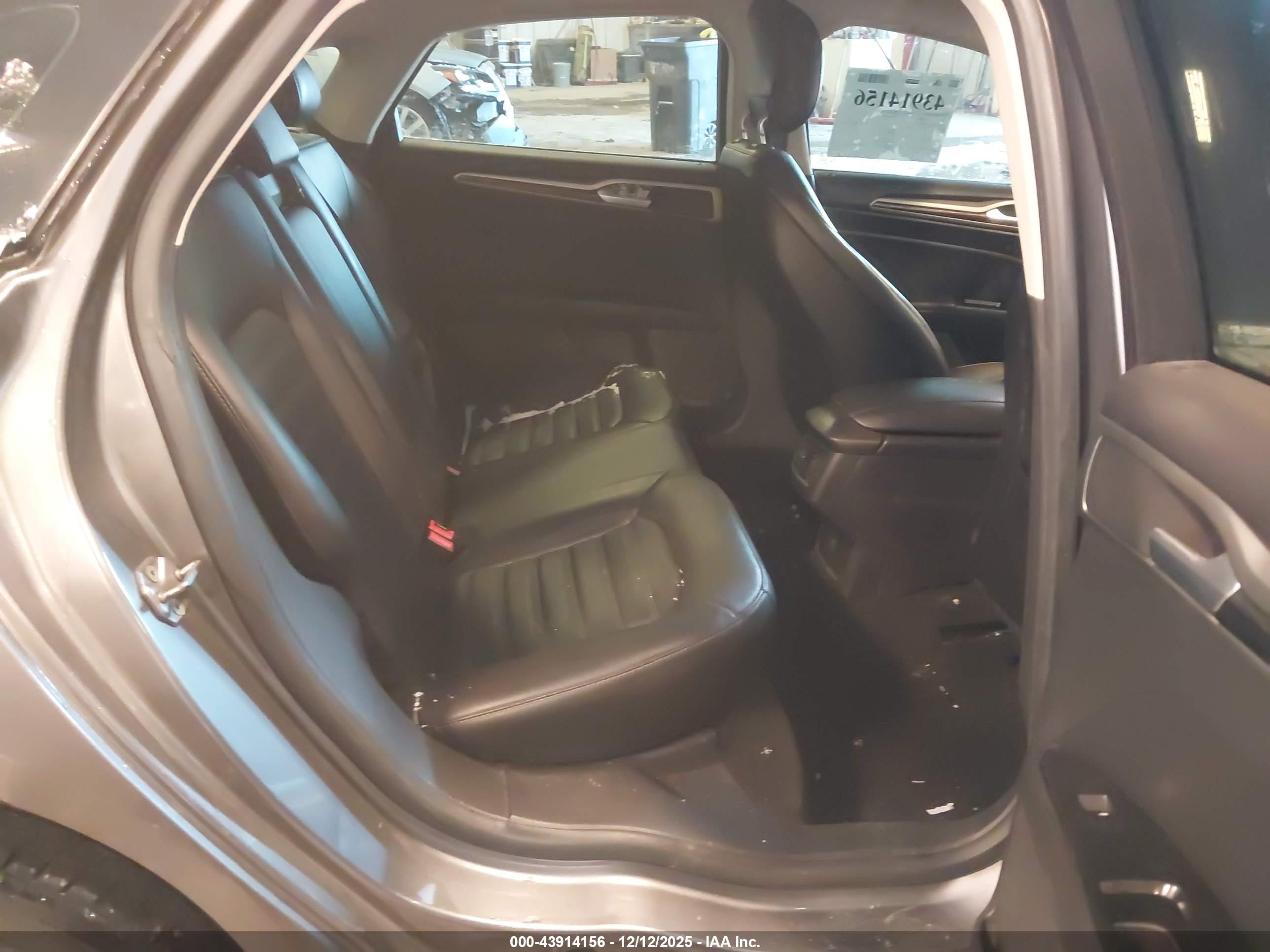 FORD FUSION image 8