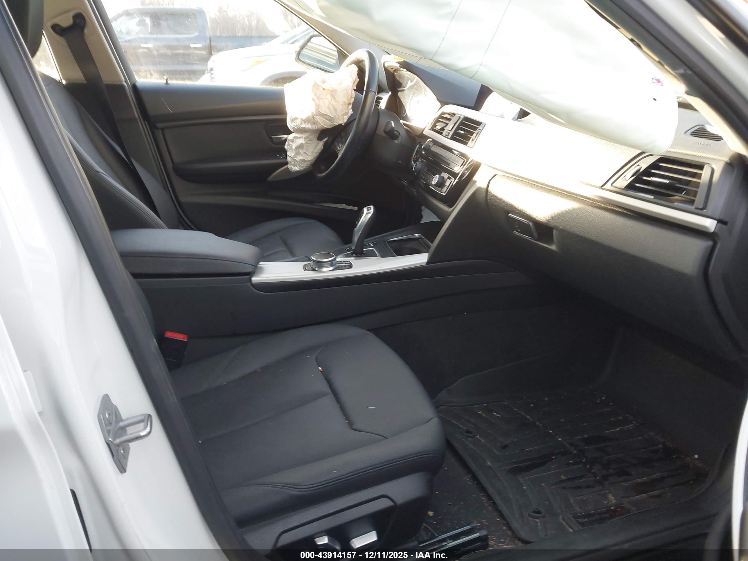 BMW 320I image 5