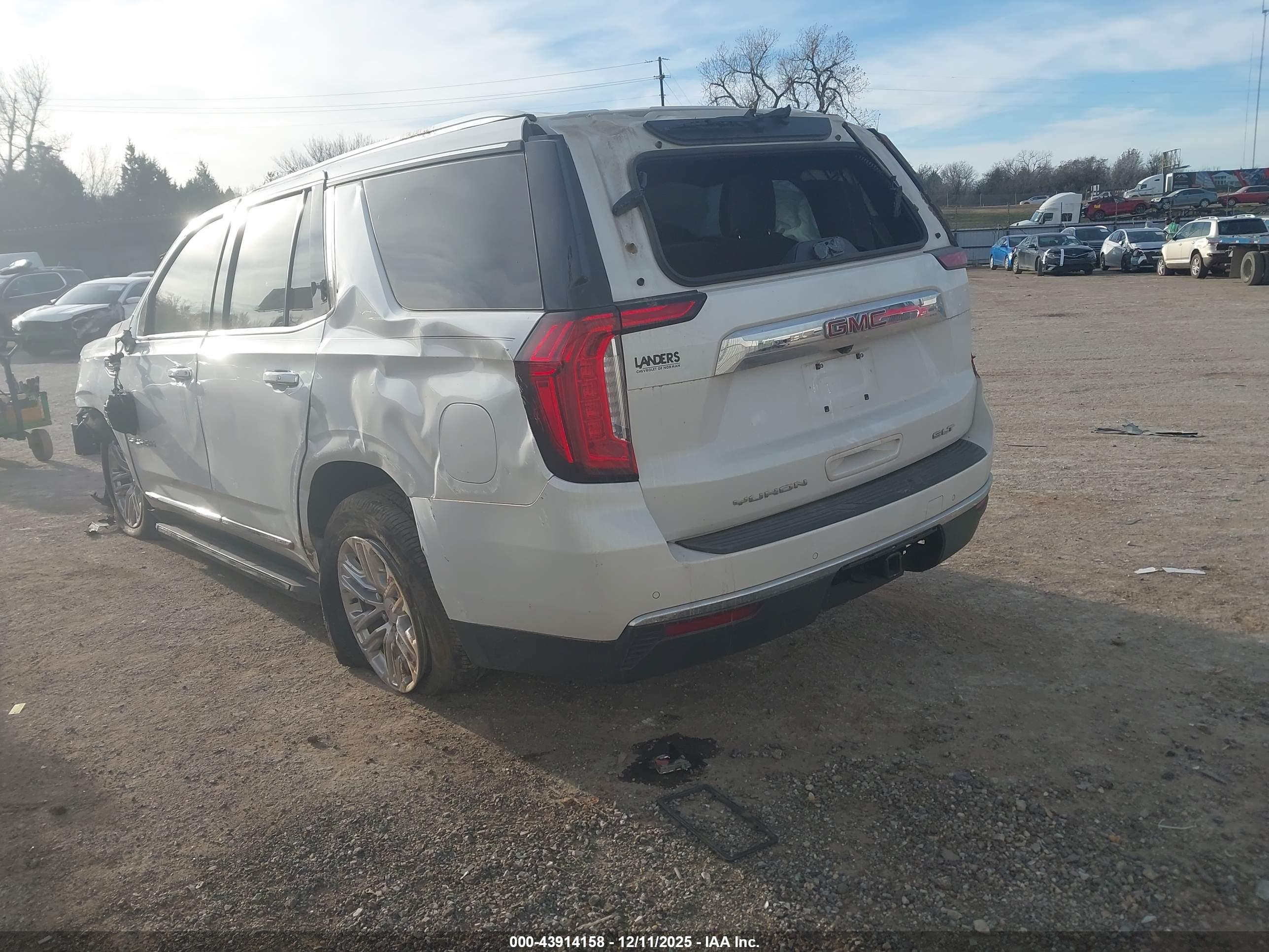 GMC YUKON image 3