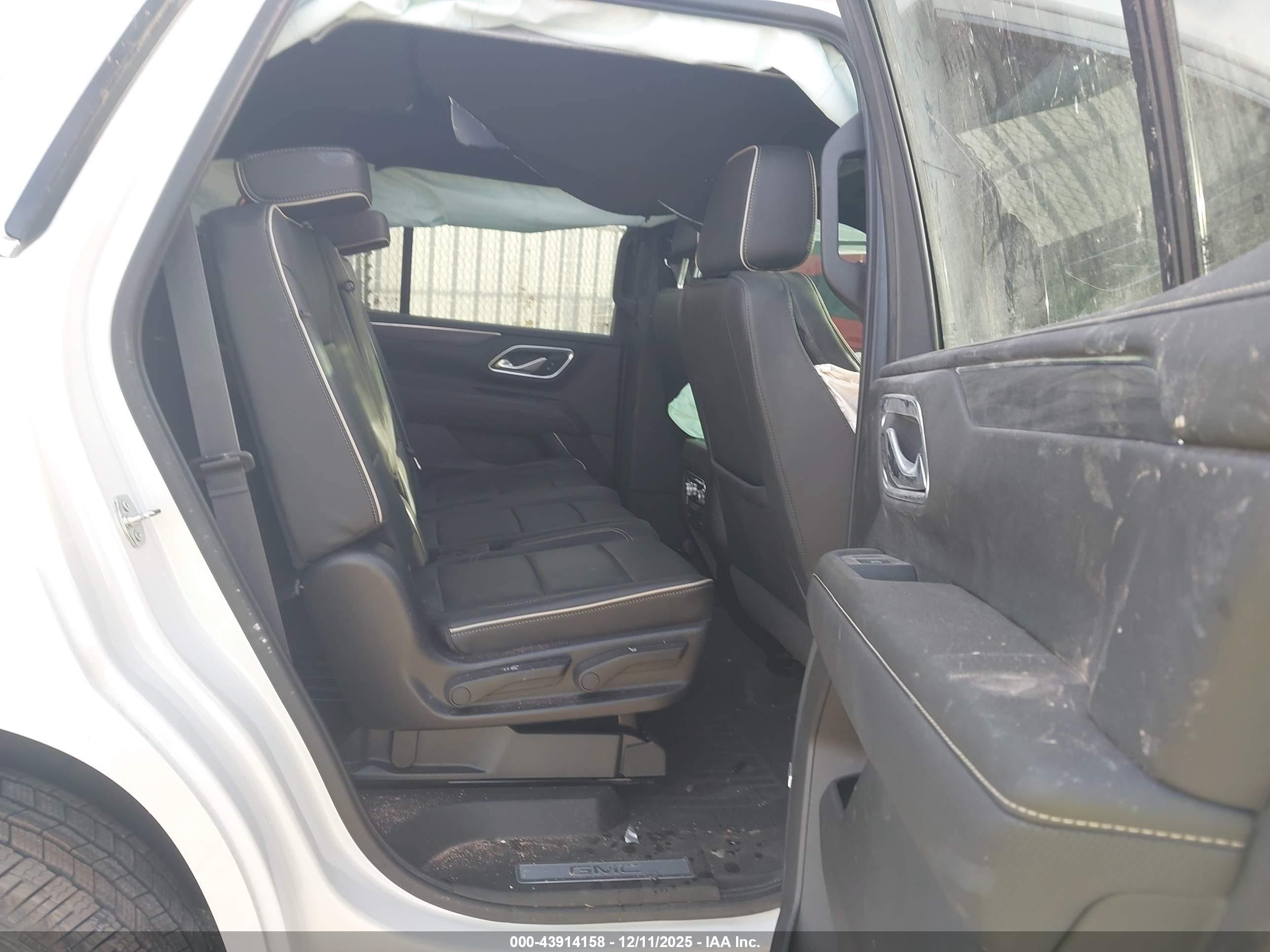 GMC YUKON image 8