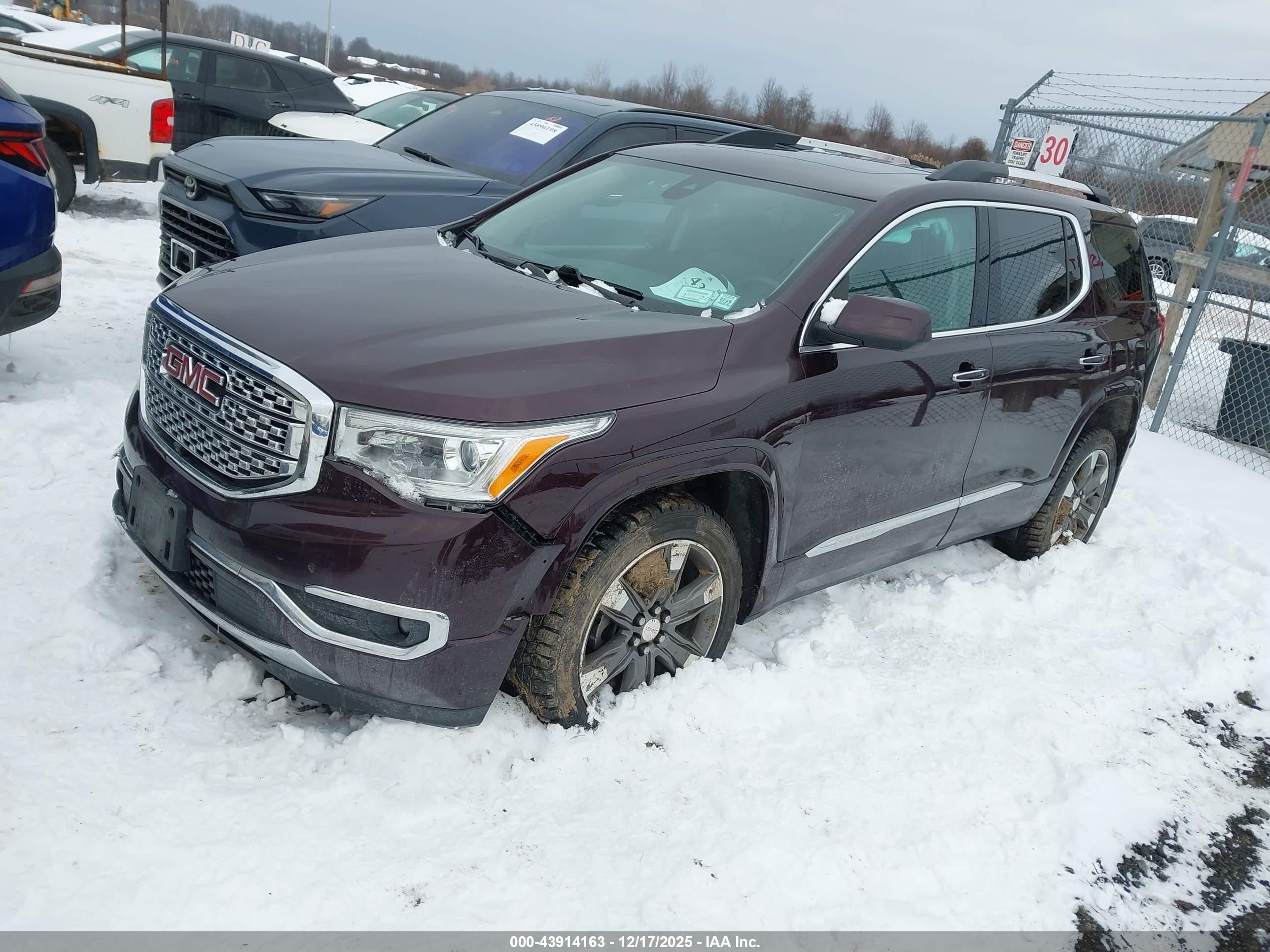 GMC ACADIA image 2