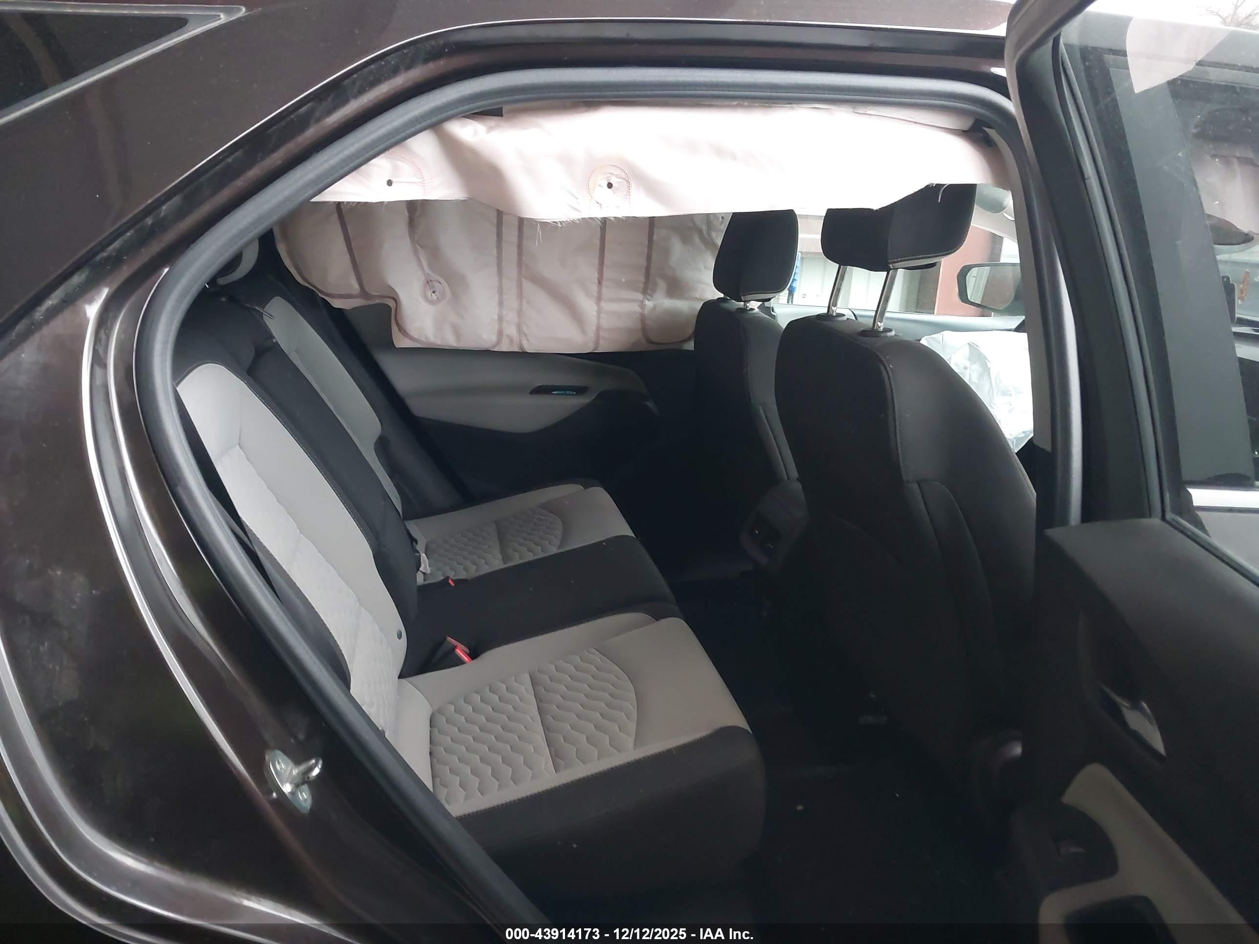 CHEVROLET EQUINOX image 8