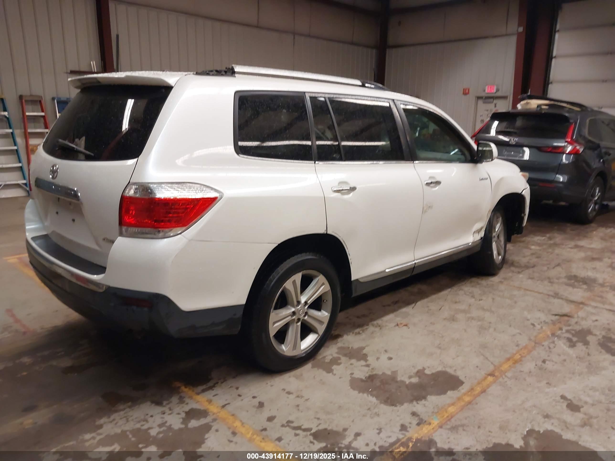 TOYOTA HIGHLANDER image 4