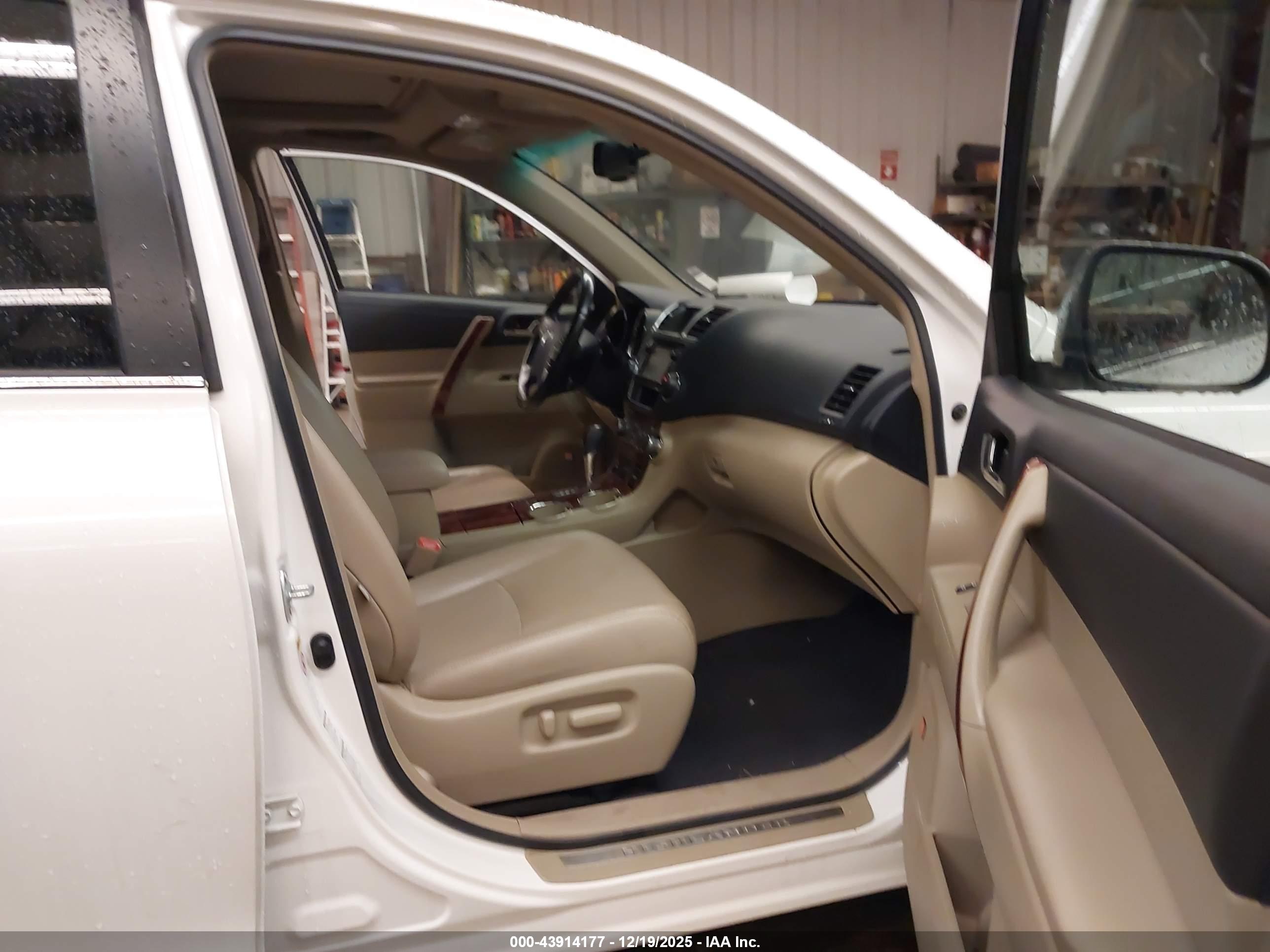 TOYOTA HIGHLANDER image 5